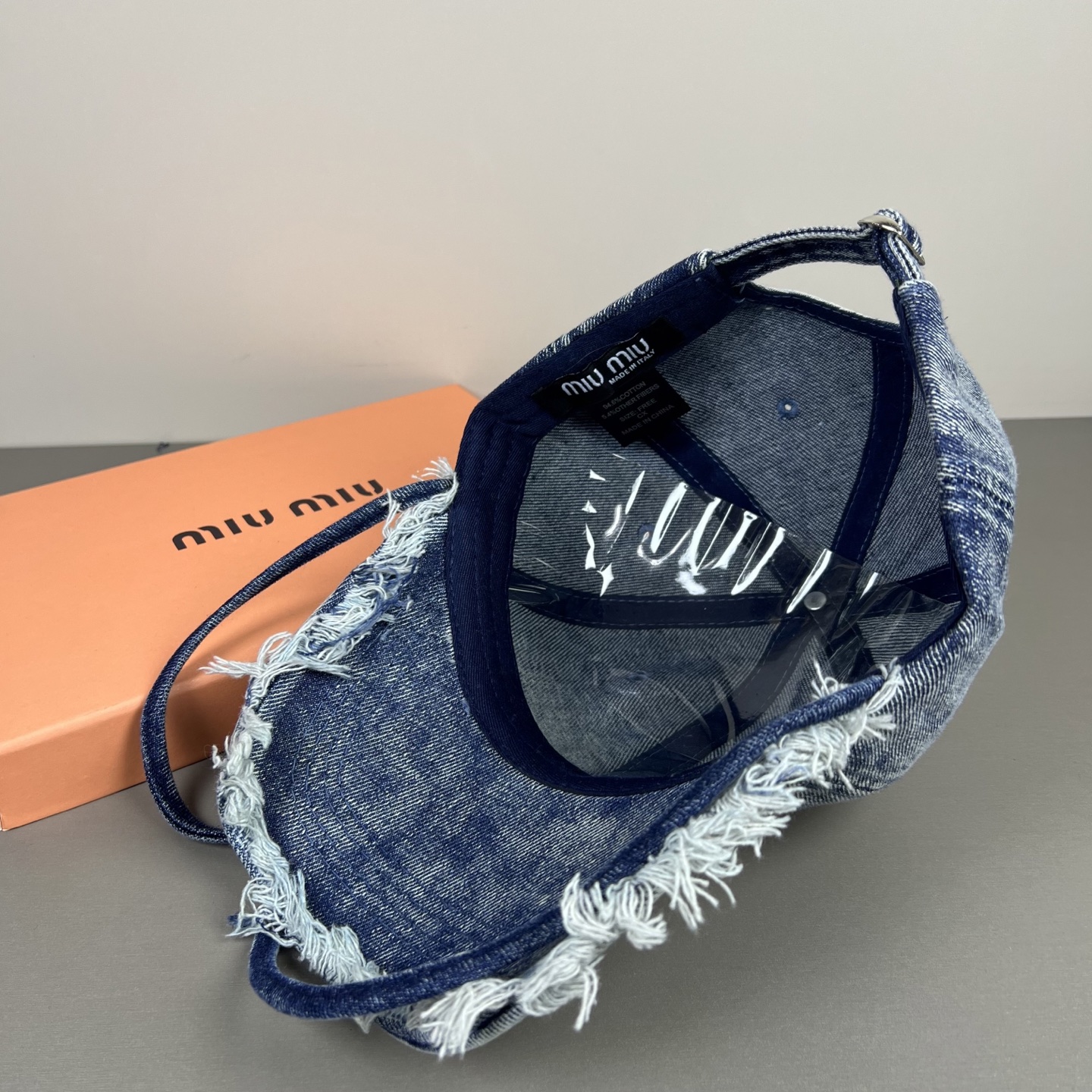 Miu Miu 新款棒球帽，百搭日常款～出街