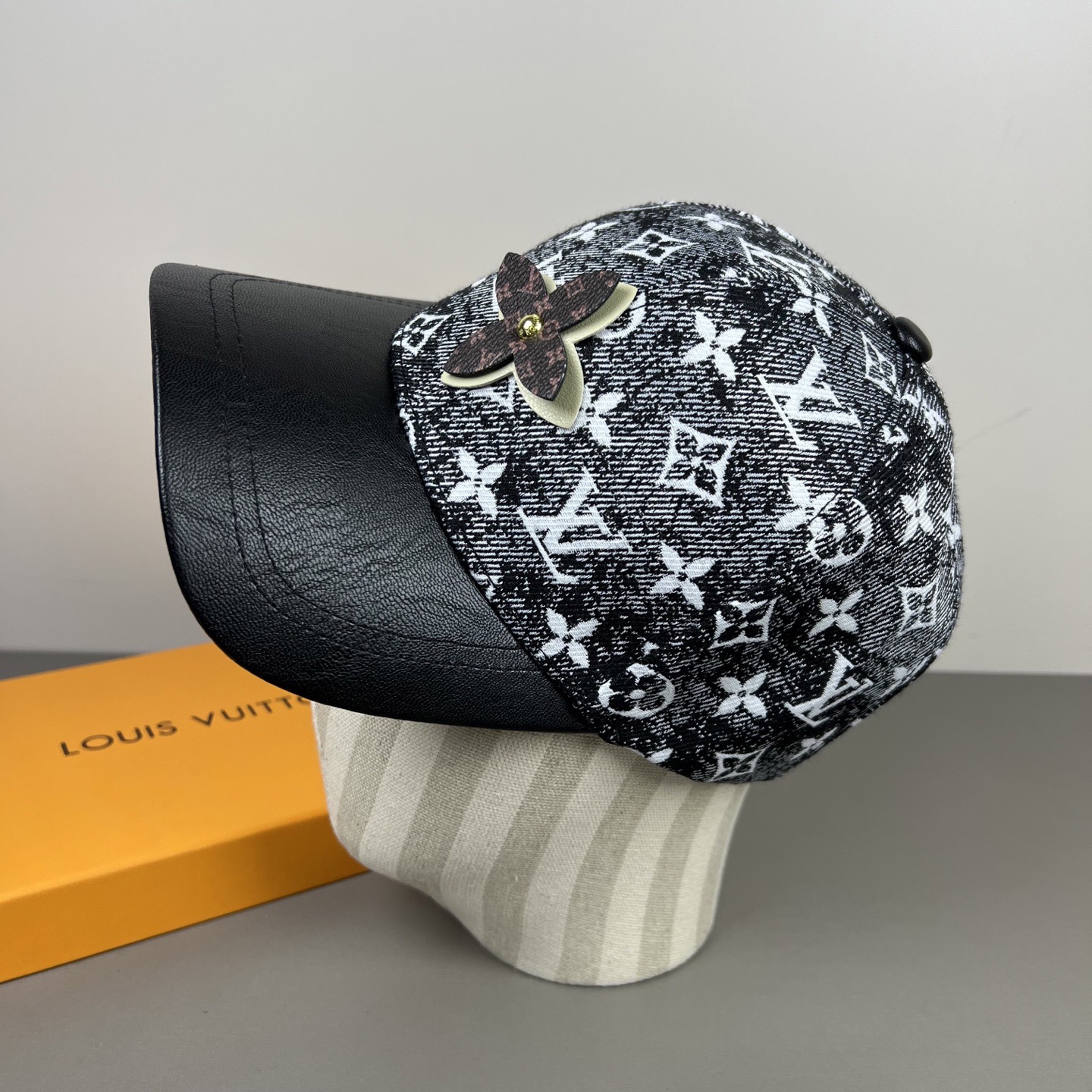 Louis Vuitton LouisVuitton 新款LV棒球帽，重工打造 高端 ，百搭款