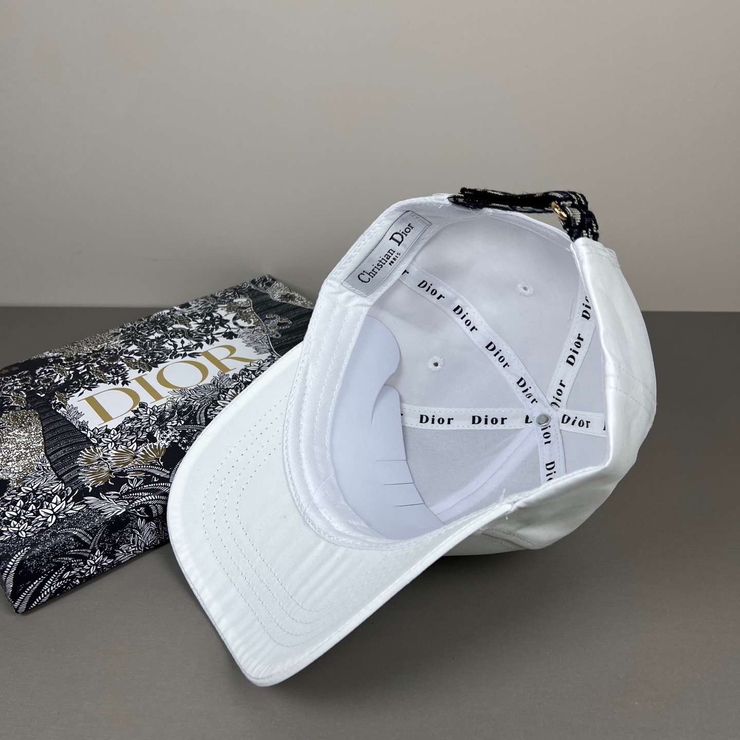 Dior 新款 ， 款超好搭配，赶紧入手