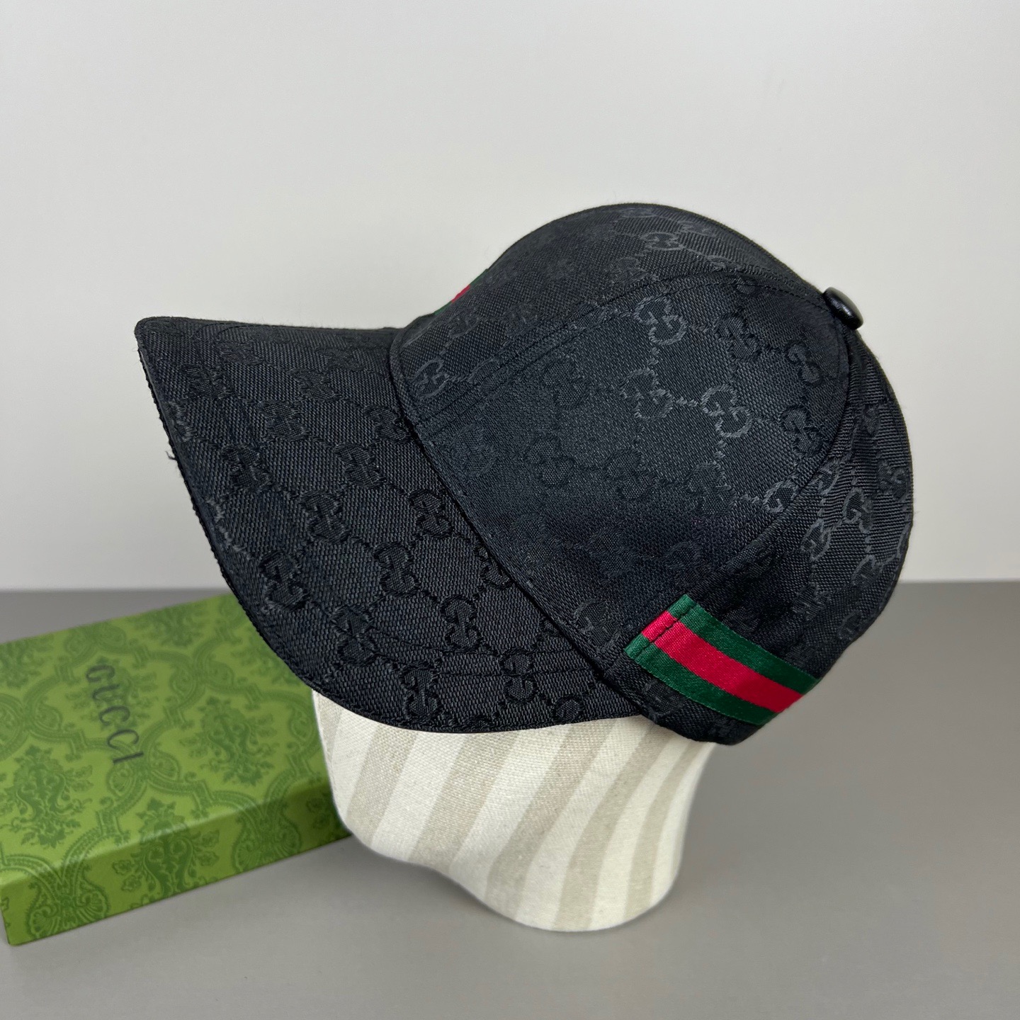 NO:866848,Gucci Baseball Cap GUCCI official website new product, baseball cap, original quality is very popular, the craftsmanship is very exquisite, the high-end atmosphere is high-end!  Low-key luxury, easy to carry!  Running volume!  Hats, straw hats, bucket hats, baseball caps, hats, gucci, espadrilles, hats19860909古奇棒球帽GUCCI官网新品,棒球帽,原单品质火爆来袭 工艺非常精美 高档大气上档次！低调奢华,方便携带！跑量！帽子草帽渔夫帽棒球帽,帽子,gucci,espadrilles,hats,hat