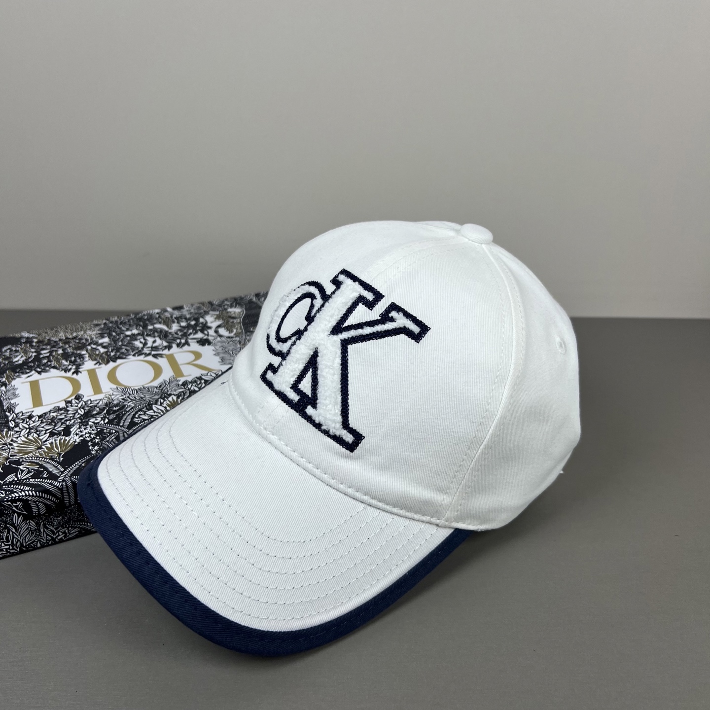 经典款，Calvin Klein，CK刺绣logo，请认准高端品质市场唯一对版，小红书推荐，时尚百搭，众
