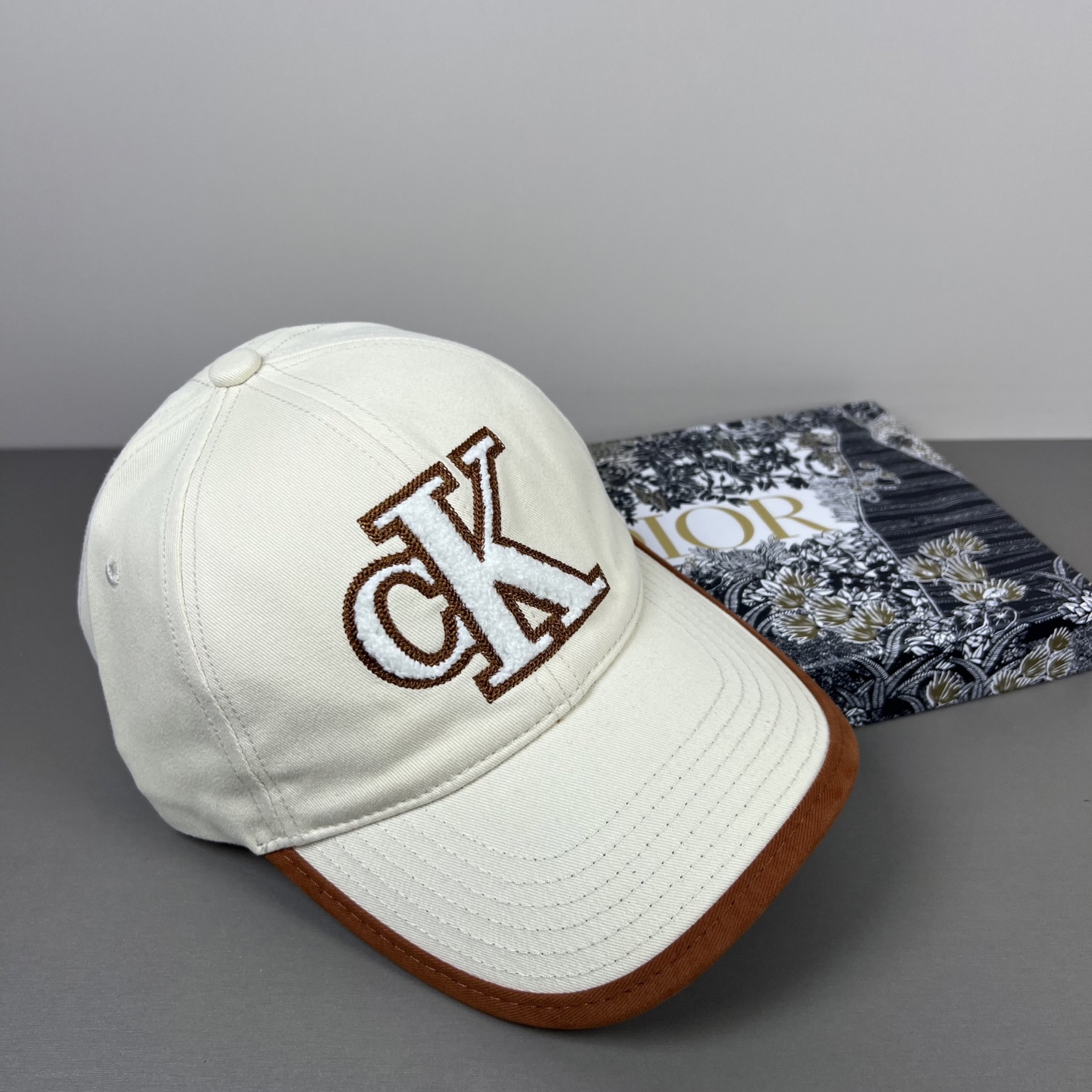 经典款，Calvin Klein，CK刺绣logo，请认准高端品质市场唯一对版，小红书推荐，时尚百搭，众