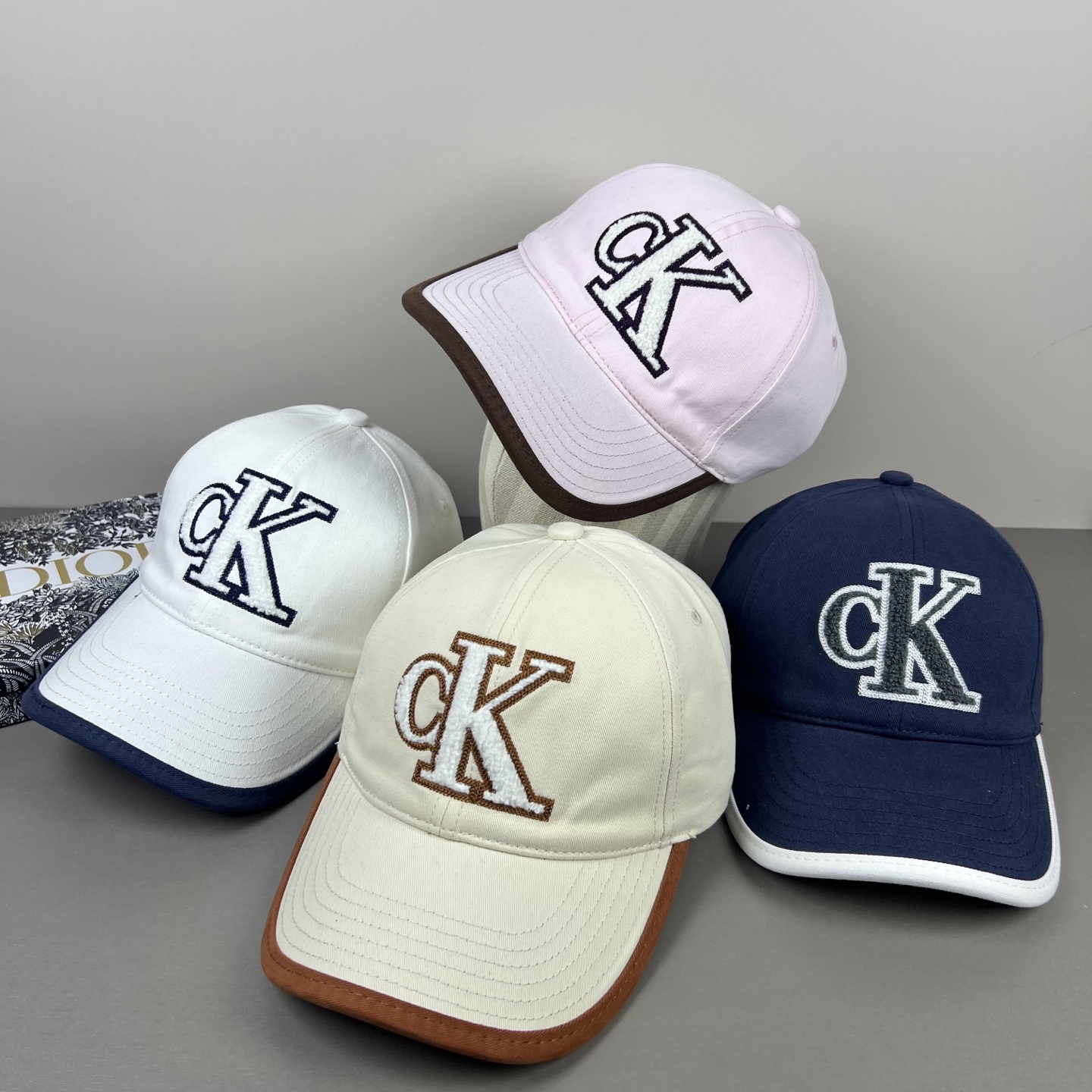经典款，Calvin Klein，CK刺绣logo，请认准高端品质市场唯一对版，小红书推荐，时尚百搭，众