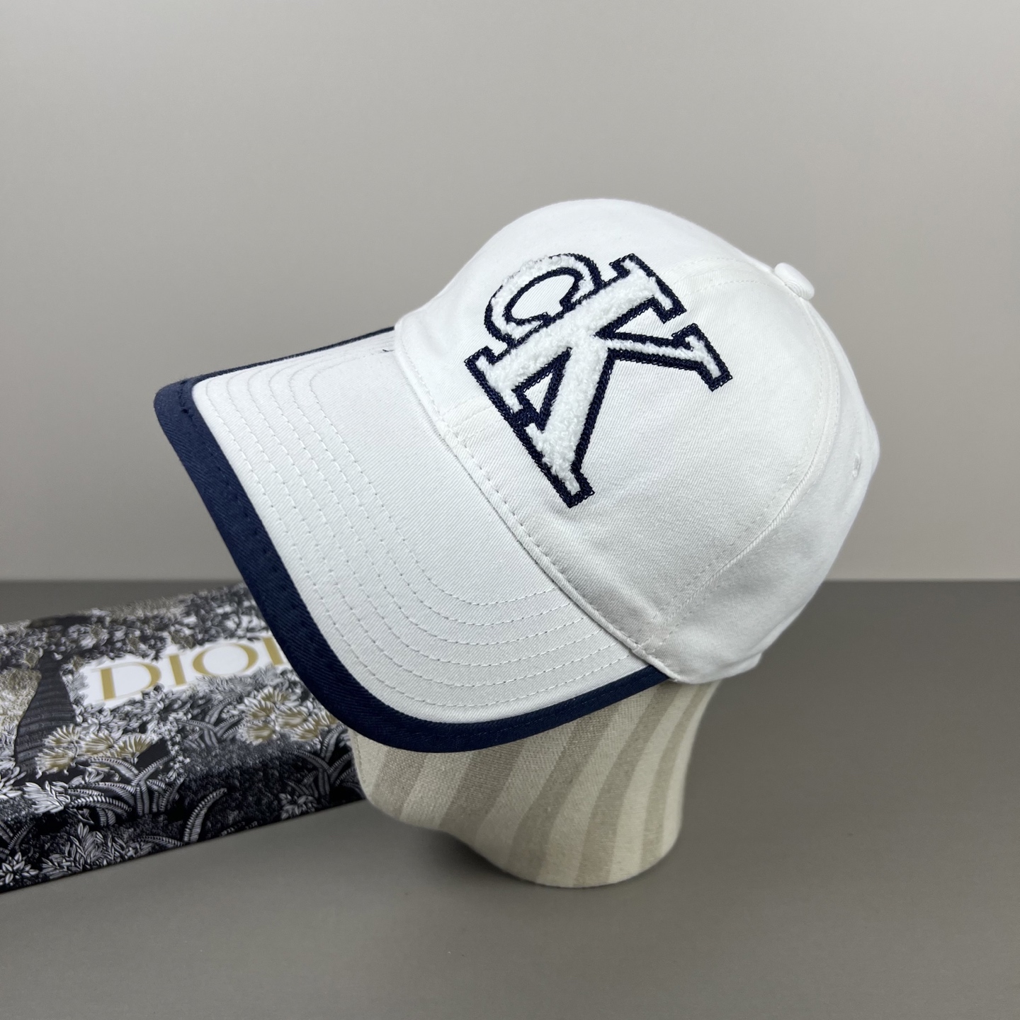 经典款，Calvin Klein，CK刺绣logo，请认准高端品质市场唯一对版，小红书推荐，时尚百搭，众