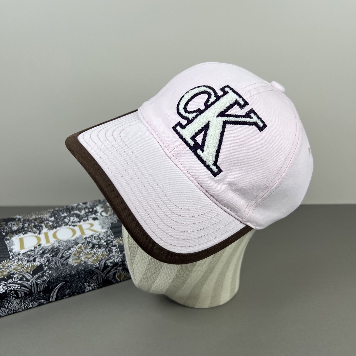 经典款，Calvin Klein，CK刺绣logo，请认准高端品质市场唯一对版，小红书推荐，时尚百搭，众