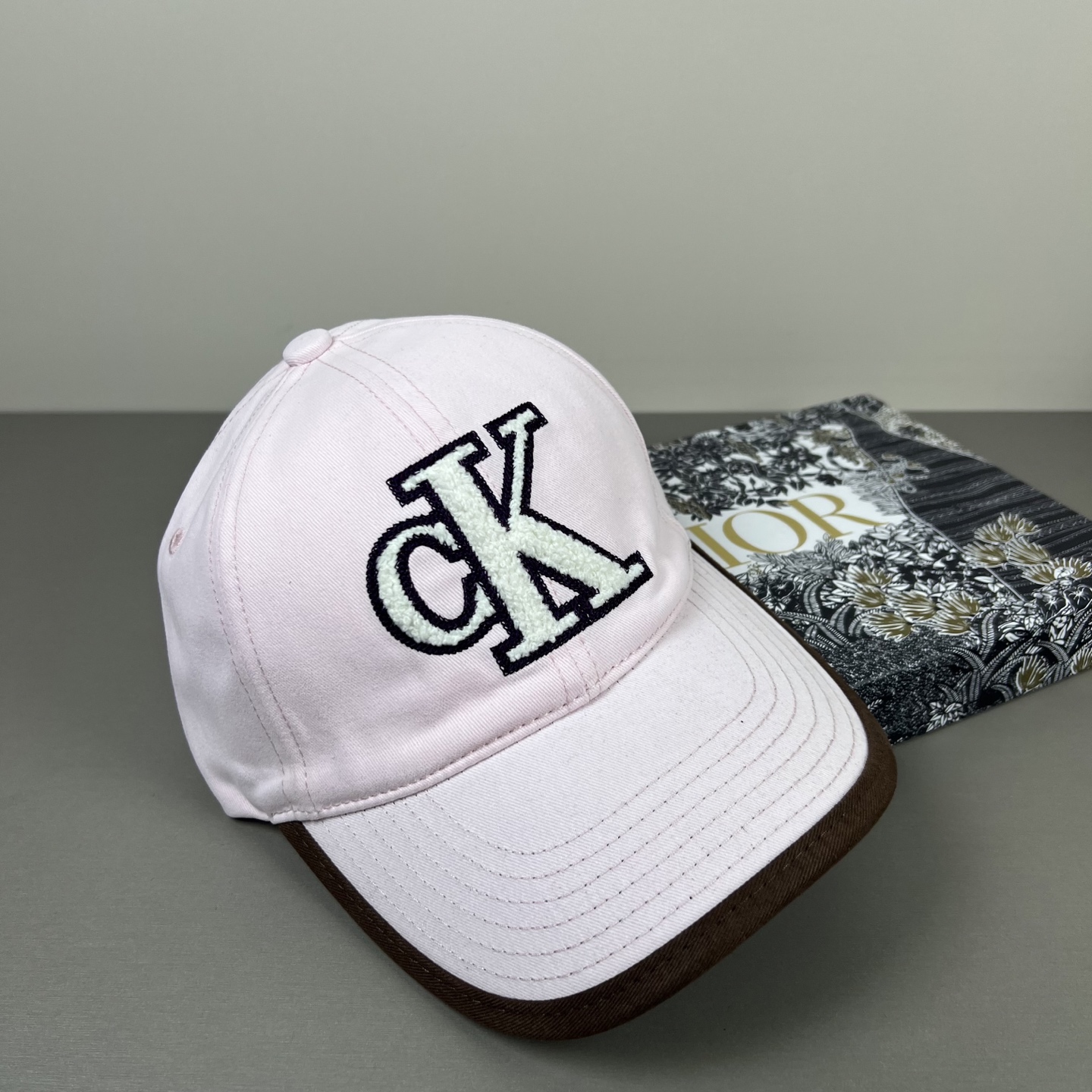 经典款，Calvin Klein，CK刺绣logo，请认准高端品质市场唯一对版，小红书推荐，时尚百搭，众