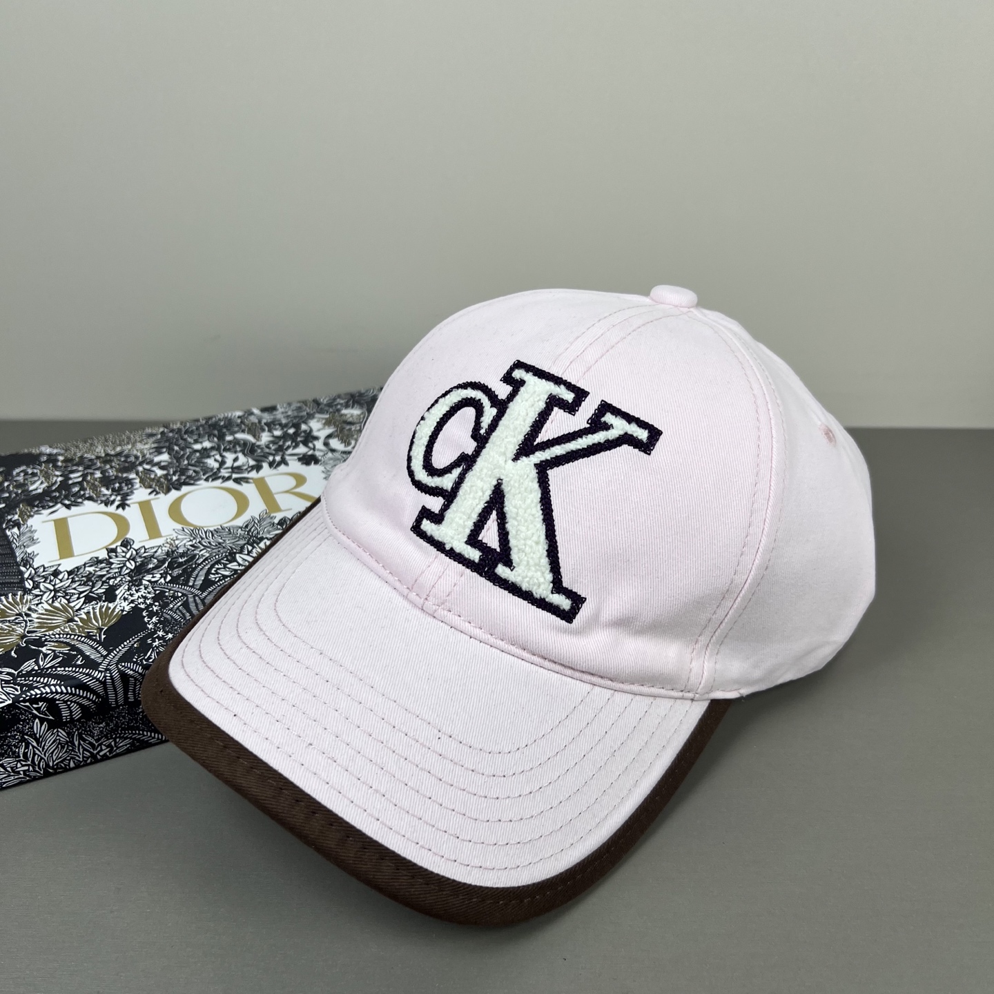 经典款，Calvin Klein，CK刺绣logo，请认准高端品质市场唯一对版，小红书推荐，时尚百搭，众