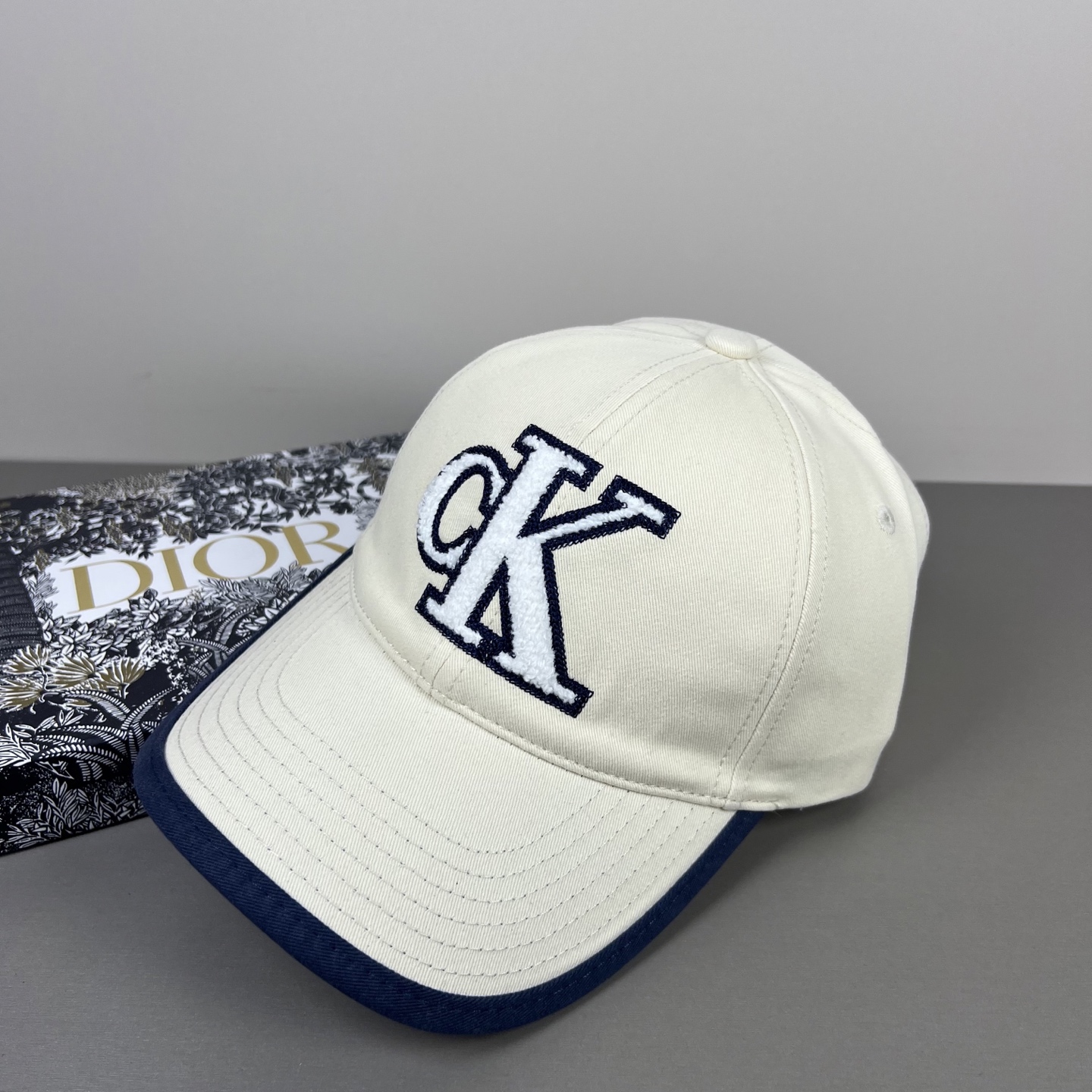 经典款，Calvin Klein，CK刺绣logo，请认准高端品质市场唯一对版，小红书推荐，时尚百搭，众