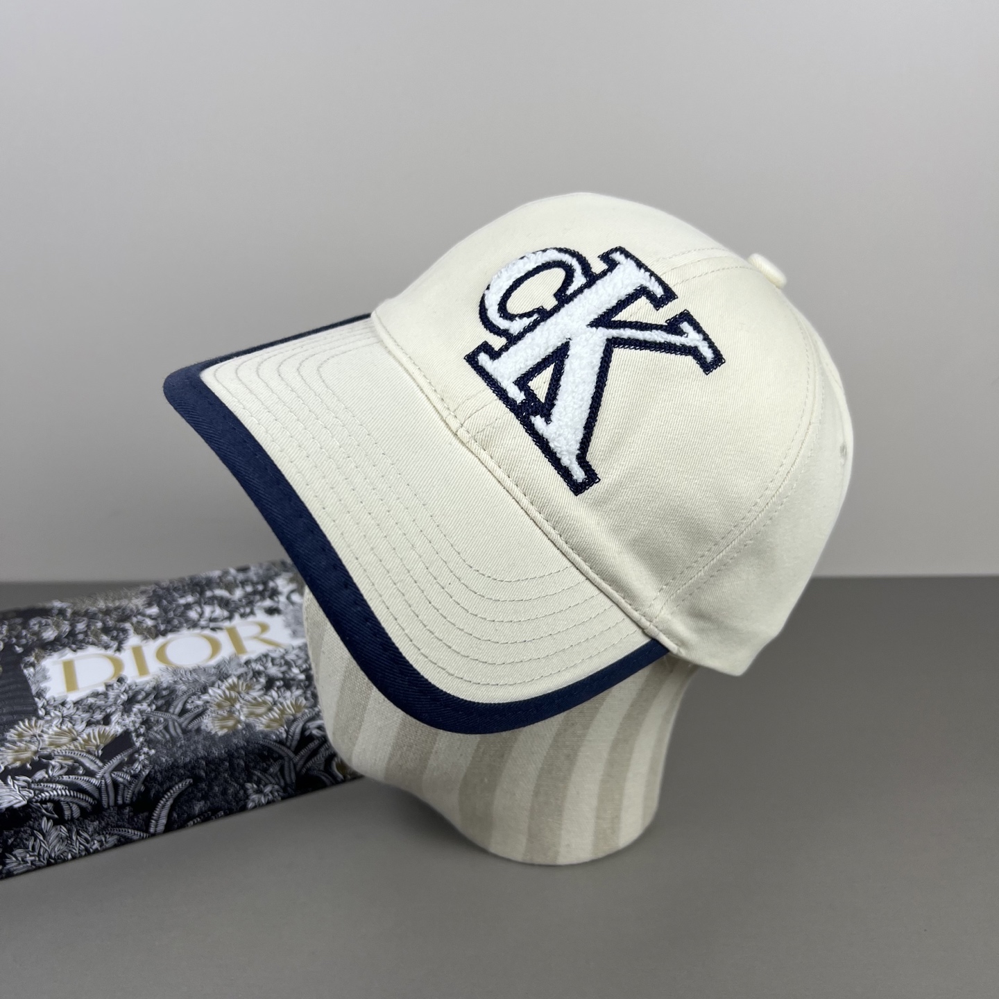 经典款，Calvin Klein，CK刺绣logo，请认准高端品质市场唯一对版，小红书推荐，时尚百搭，众