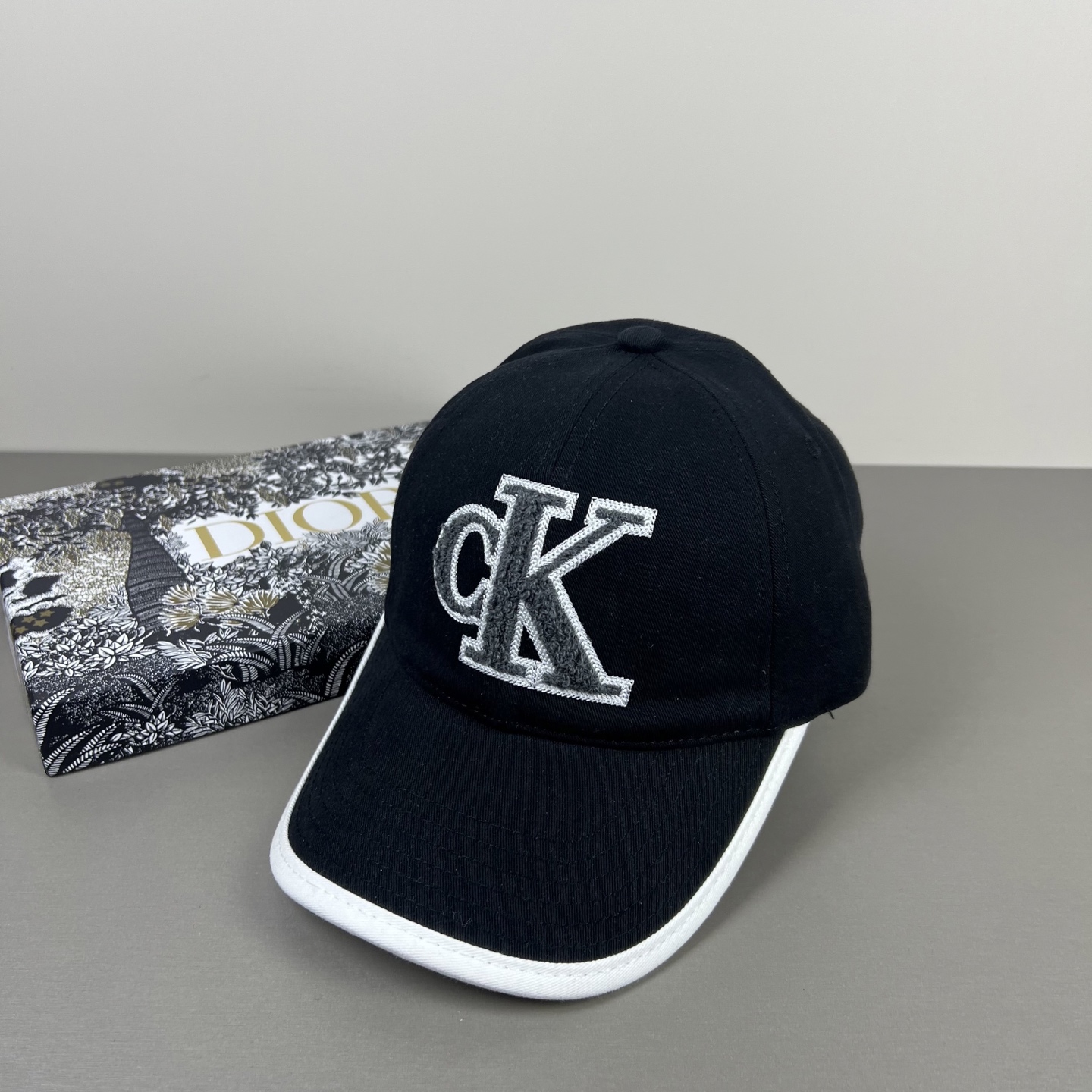 经典款，Calvin Klein，CK刺绣logo，请认准高端品质市场唯一对版，小红书推荐，时尚百搭，众
