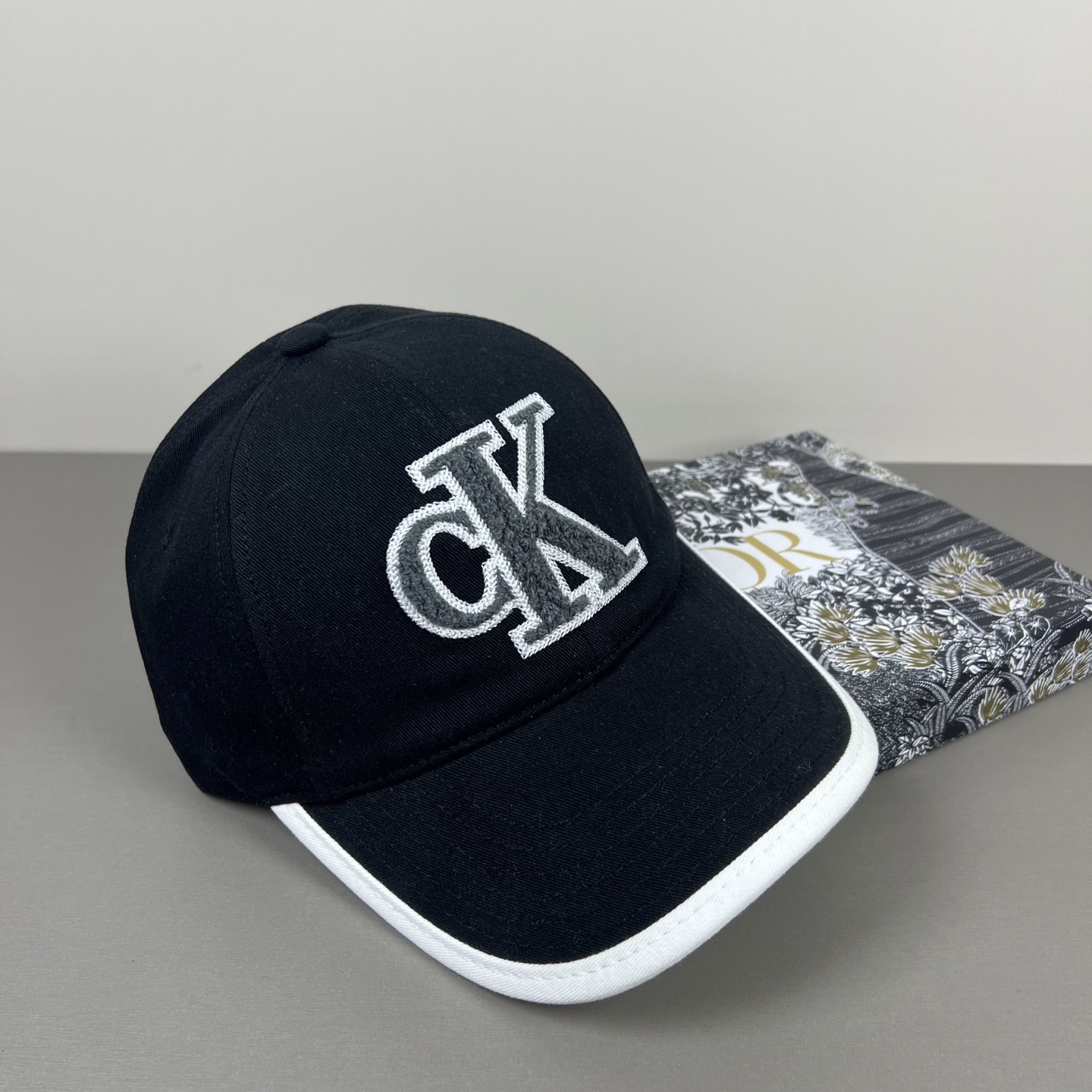 经典款，Calvin Klein，CK刺绣logo，请认准高端品质市场唯一对版，小红书推荐，时尚百搭，众