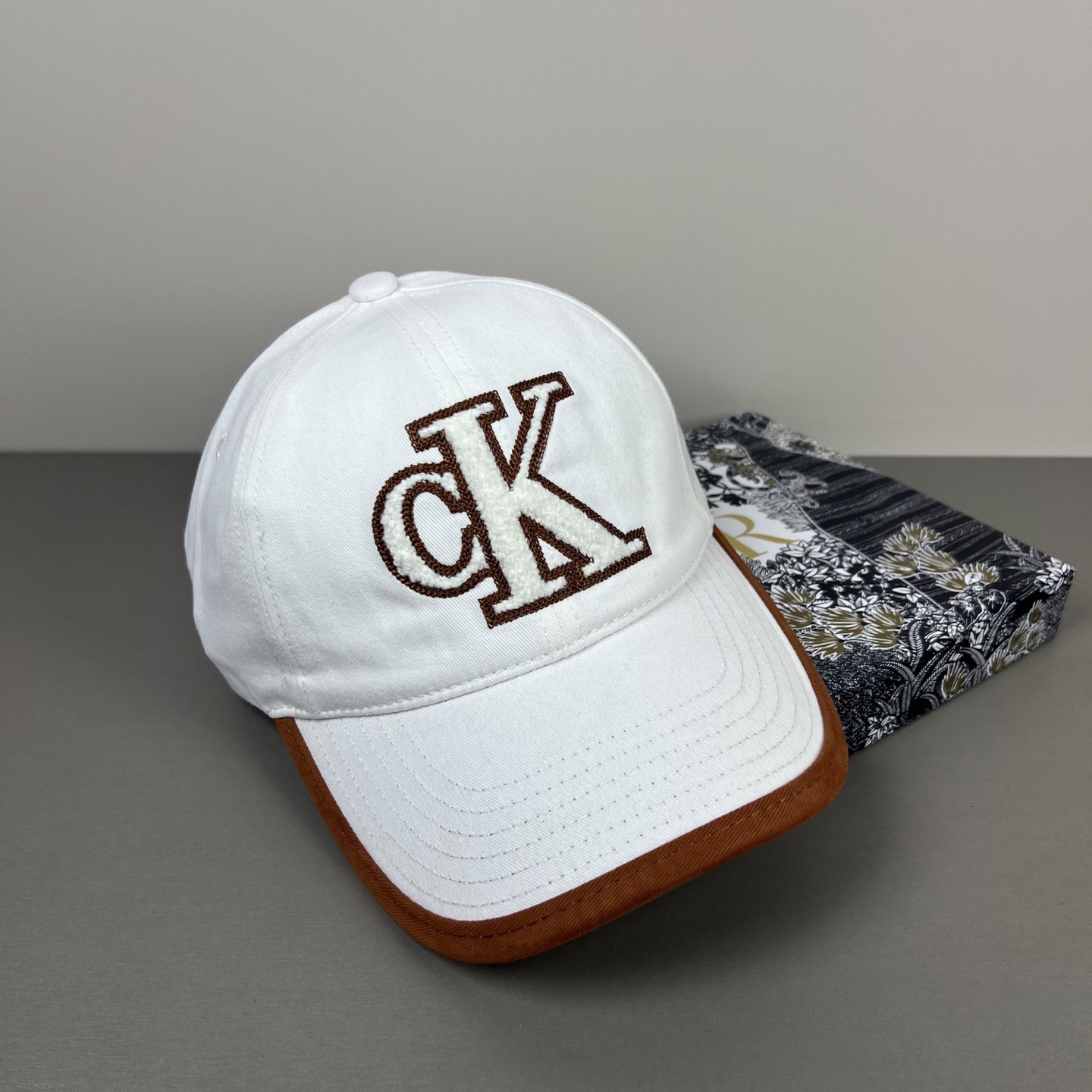 经典款，Calvin Klein，CK刺绣logo，请认准高端品质市场唯一对版，小红书推荐，时尚百搭，众