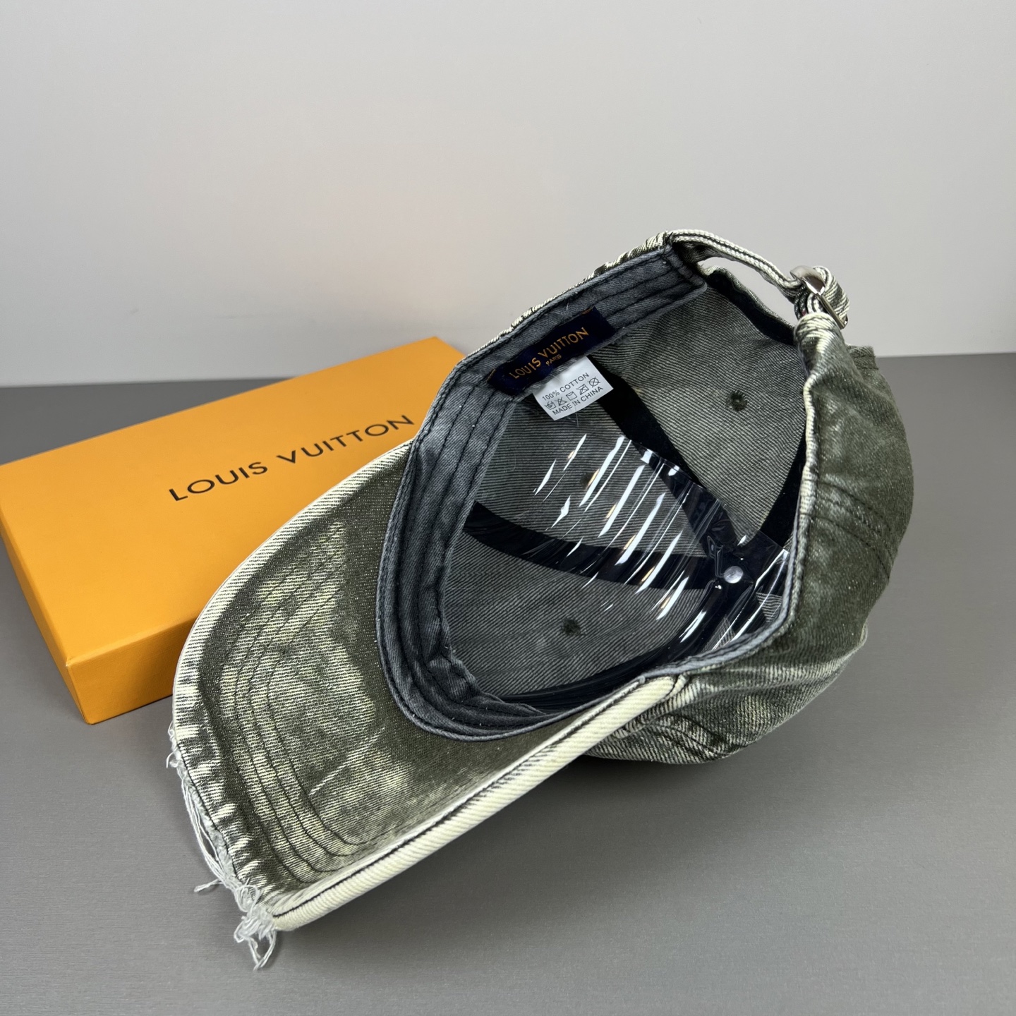 P路易威登棒球帽 LouisVuitton😍新款LV棒球帽，重工打造♥️高端大气，百搭款🤗男女通用！