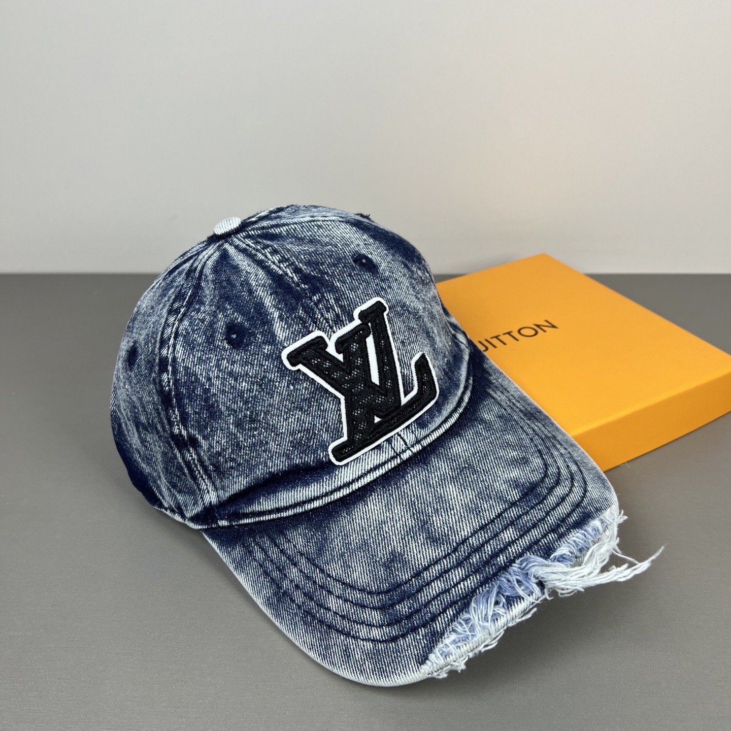 P路易威登棒球帽 LouisVuitton😍新款LV棒球帽，重工打造♥️高端大气，百搭款🤗男女通用！