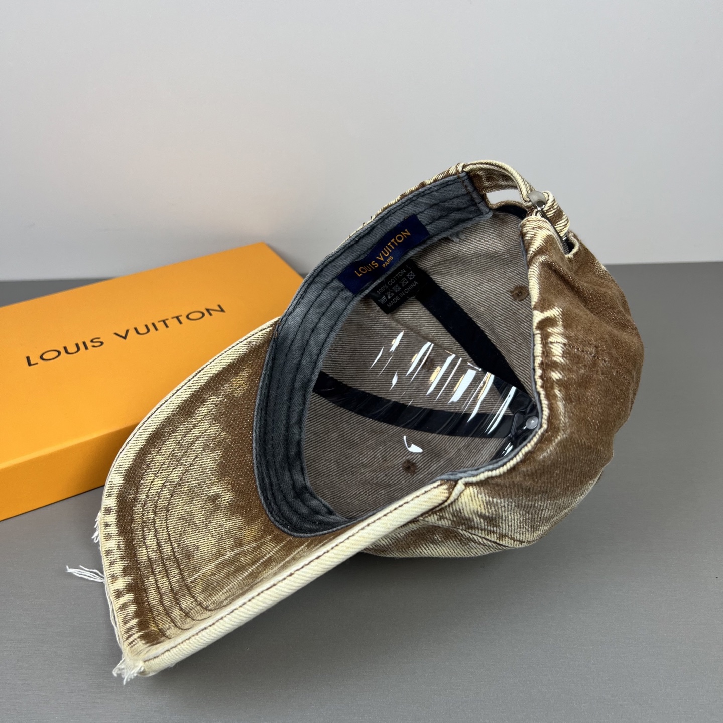 P路易威登棒球帽 LouisVuitton😍新款LV棒球帽，重工打造♥️高端大气，百搭款🤗男女通用！
