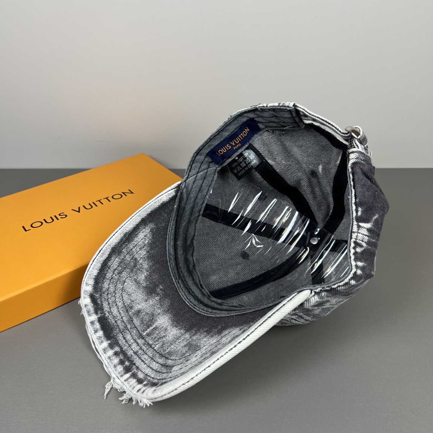 P路易威登棒球帽 LouisVuitton😍新款LV棒球帽，重工打造♥️高端大气，百搭款🤗男女通用！