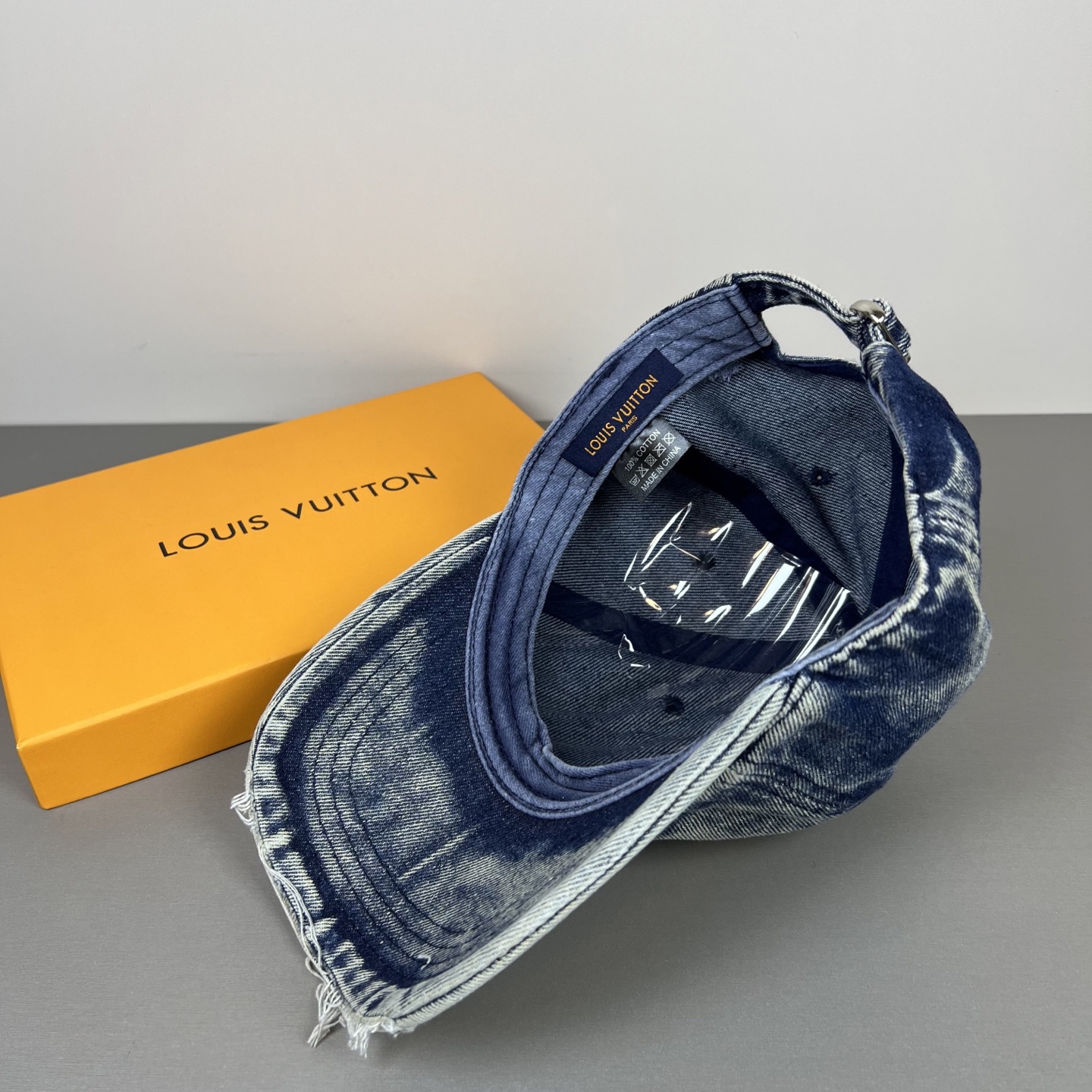 P路易威登棒球帽 LouisVuitton😍新款LV棒球帽，重工打造♥️高端大气，百搭款🤗男女通用！