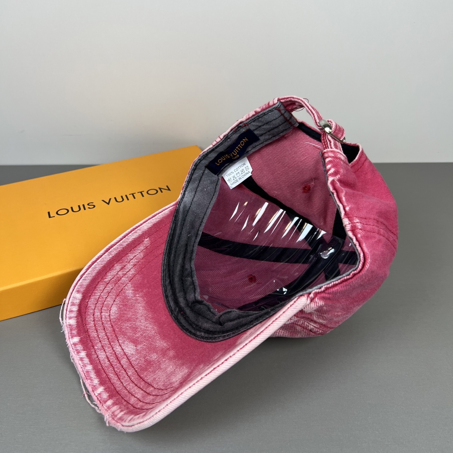 P路易威登棒球帽 LouisVuitton😍新款LV棒球帽，重工打造♥️高端大气，百搭款🤗男女通用！