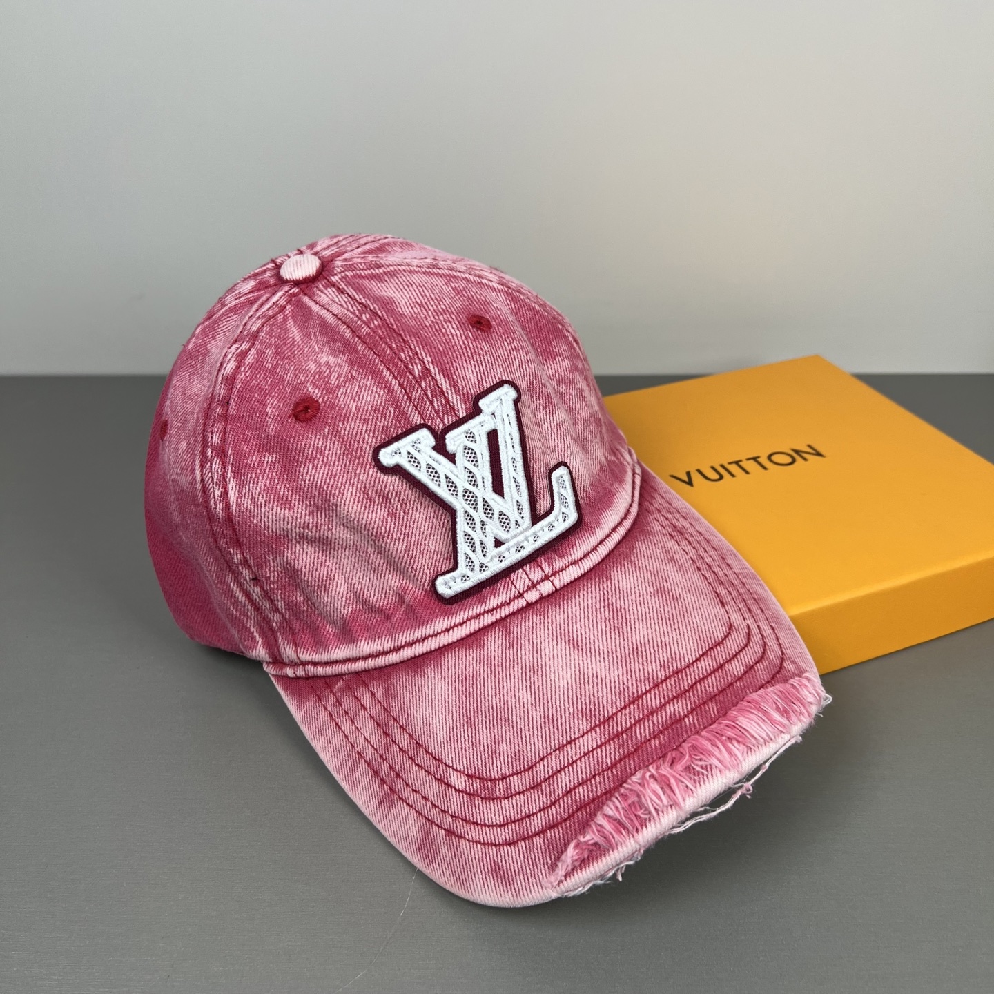 P路易威登棒球帽 LouisVuitton😍新款LV棒球帽，重工打造♥️高端大气，百搭款🤗男女通用！