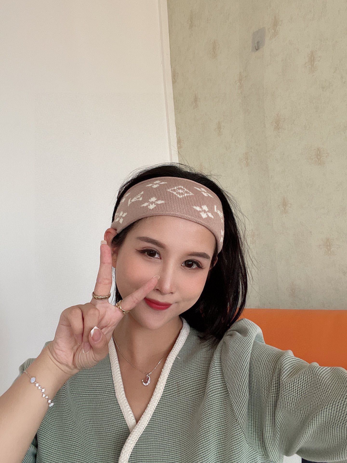 NO:883563,Louis Vuitton LouisVuitton official website authentic headbands, fitness headbands, styling headbands!  Suitable for all seasons, whether it is sports or fitness, traveling or styling, it is the only fashionable combination that is indispensable!  Owning it is equivalent to adding a lot of color to yourself, showing more youthful vitality and temperament!  hat straw hat bucket hat baseball cap,hat,louis vuitton,louis vuitton,espadrilles,hats19860909路易威登LouisVuitton官网正品发带,健身发带,造型发带！一年四季都适合哦、无论运动还是健身,出门旅游还是造型设计,都是唯一少不了的时尚搭配！拥有它,等于给自己增添许多色彩,更显青春活力与气质！帽子草帽渔夫帽棒球帽,帽子,louis vuitton,louis vuitton,espadrilles,hats,hat