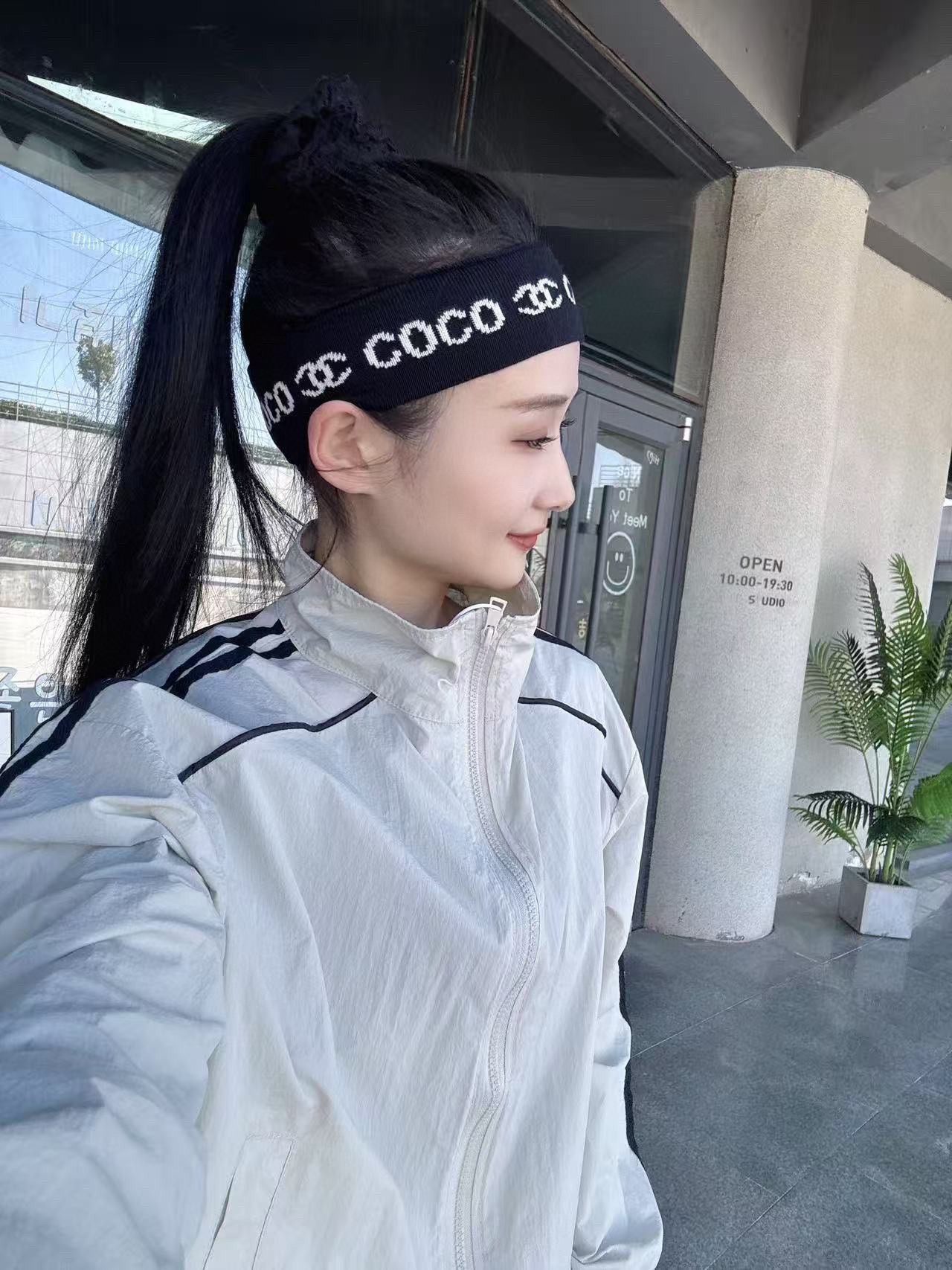NO:883545,CHANEL official website headband, the beauty of gentle and tough knitted headband, fitness headband, styling headband!  Whether it is sports or fitness, traveling or styling, it is the only fashionable combination that is indispensable!  Owning it is equivalent to adding a lot of color to yourself, showing more youthful vitality and temperament!  hat straw hat bucket hat baseball cap, hat, chanel, chanel, espadrilles, hats19860909香奈儿CHANEL官网发带,温柔而坚韧的针织发带之美 健身发带,造型发带！无论运动还是健身,出门旅游还是造型设计,都是唯一少不了的时尚搭配！拥有它,等于给自己增添许多色彩,更显青春活力与气质！帽子草帽渔夫帽棒球帽,帽子,chanel,chanel,espadrilles,hats,hat
