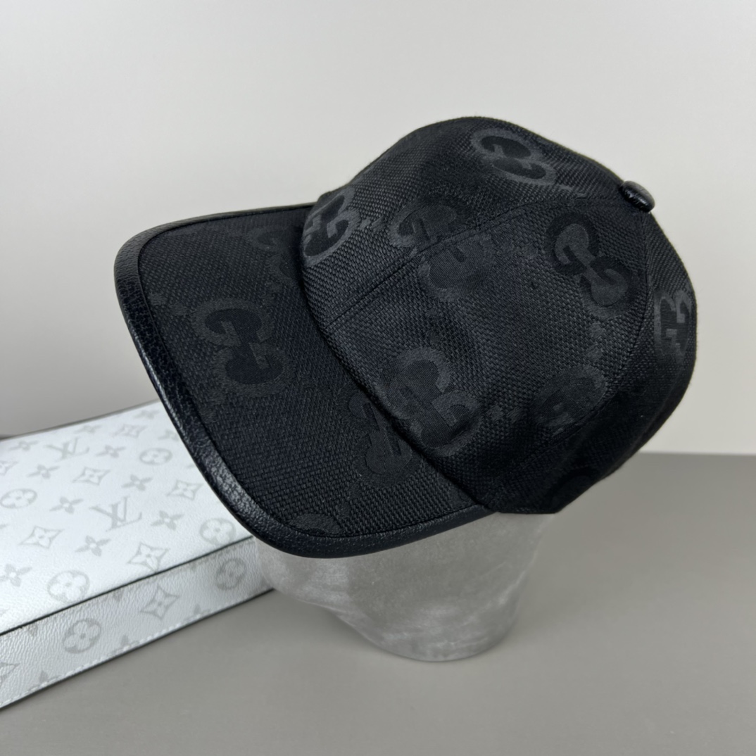 NO:884224,Gucci (Gucci) new original baseball cap, counter purchase quality 1:1 custom molding, genuine molding hardware, original canvas fabric + first layer of cowhide, original factory quality!  The quality is great, the patch is adjustable, the grid is accurate, and the details and craftsmanship are perfectly integrated!  Hats, straw hats, bucket hats, baseball caps, hats, gucci, espadrilles, cowhide, hats19860909Gucci(古奇)新款原单棒球帽, 专柜代购品质1:1开模订制,正版开模五金,原版帆布料+头层牛皮,原厂品质！质量超赞,贴片可调节.对格精准,细节工艺完美融合！帽子草帽渔夫帽棒球帽,帽子,gucci,espadrilles,cowhide,hats,hat