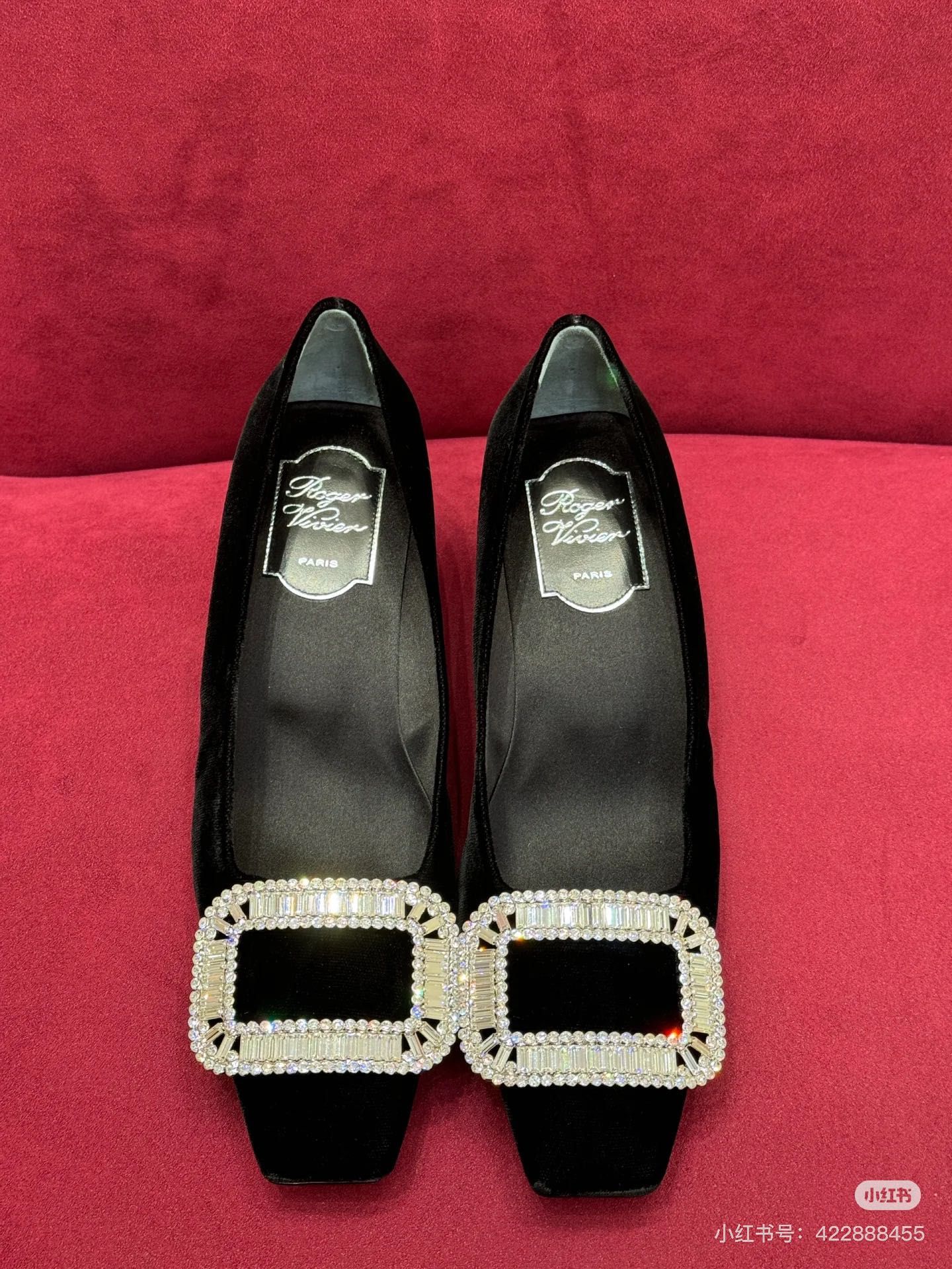 NO:235088,Rv diamond buckle single shoes, suede texture, high-end feel, single shoes19860909Rv钻扣单鞋 绒面质感 高级感都有,,单鞋,Women's Shoes