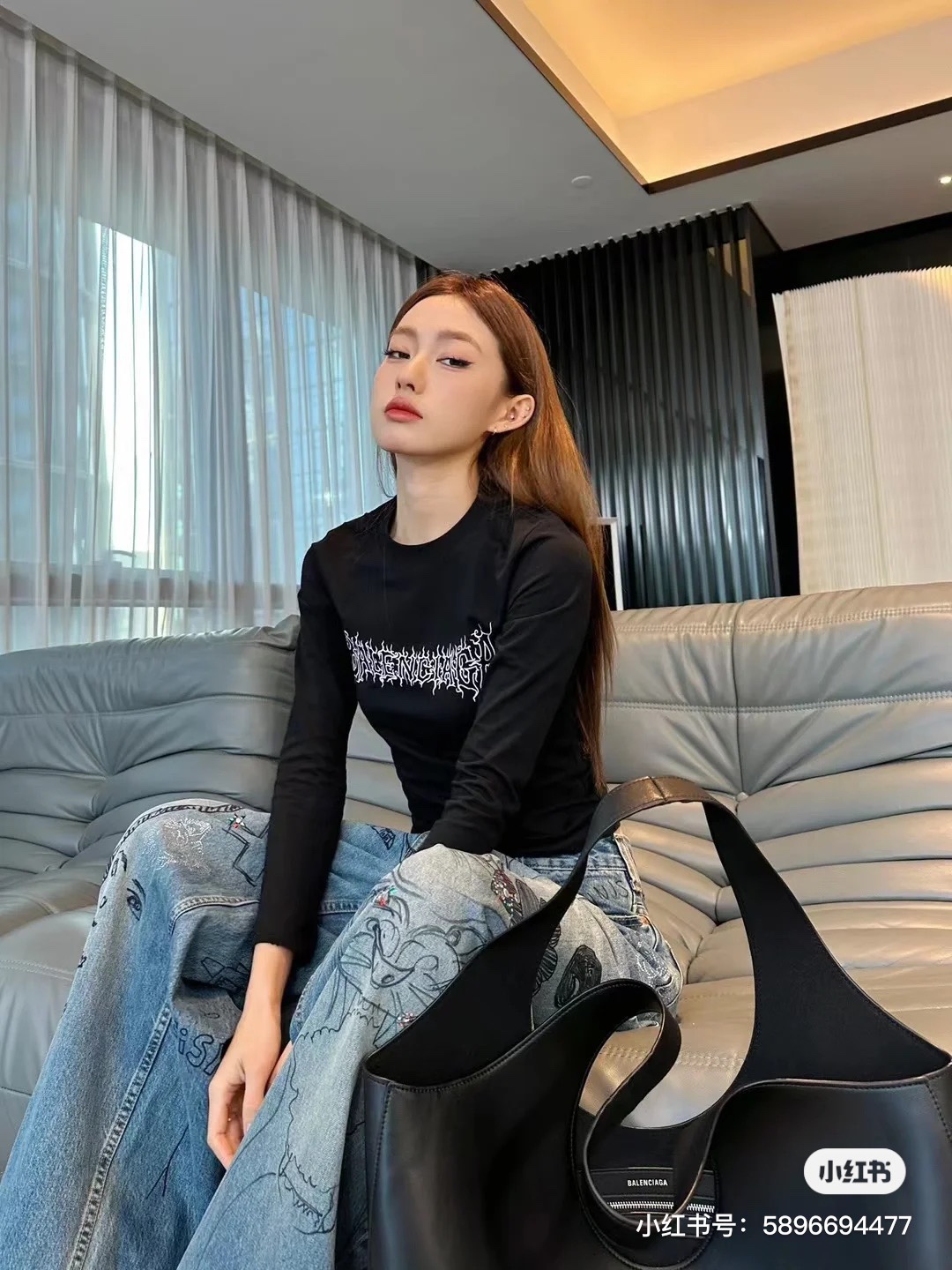 Balenciaga Women's Long Sleeve T-Shirt Slim Fit Round Neck Graphic Tee 1 i1756779836 5048 4