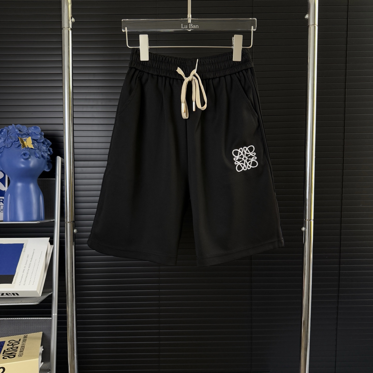 NO:431934,#661 (Arrived on the same day, in stock) LO&WE 23SS Side webbing knitted embroidered logo shorts Fabric knitted Color Black Size M-L-XL-XXL Waist circumference hip trousers length M 70110 46 L 71 114 47 XL72 11848 There is a 1-3 cm error in manual measurement!  ,,shorts,alexander wang19860909#661（当天到货 现货现配） LO&WE 23SS 侧边织带针织刺绣Logo短裤 面料针织 颜色 黑色 尺码M-L-XL-XXL 腰围 臀围裤长 M 70110 46 L 71 114 47 XL72 11848 手工测量存在1-3公分误差！,,shorts,alexander wang,Men's clothing