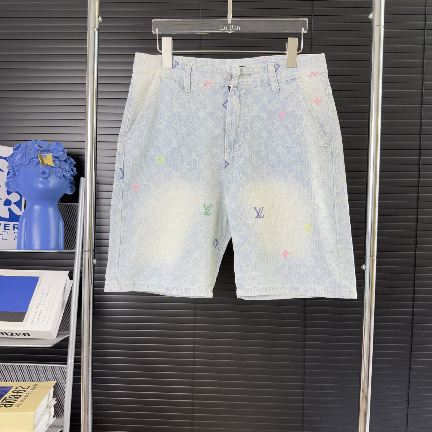 NO:431923,#672 (Arrival on the same day, available in stock) LV Louis Vuitton Jeans Slim-fitting tailoring Fabric with elastic Rewashing Color Super positive Rear pocket steel mark watermark pattern Color Picture Color Number M-XXL M Waist 72-84 Hips 104 Trousers length 48 L Waist 76-90 Hips 108 Trousers length 50 XL Waist 80-94 Hips 112 Trousers length 52 2XL Waist 86-105 Hips 116 Trousers length 54,,louis vuitton,louis vuitton,jeans,alexander wang19860909#672（当天到货 现货现配） LV路易威登 牛仔裤 修身剪裁 面料带弹力 重洗水 颜色超正 后口袋钢印水印图案 颜色图片色 码数M-XXL M腰围72-84臀围104裤长48 L 腰围76-90臀围108裤长50 XL 腰围80-94臀围112裤长52 2XL 腰围86-105 臀围116裤长54,,louis vuitton,louis vuitton,jeans,alexander wang,Men's clothing