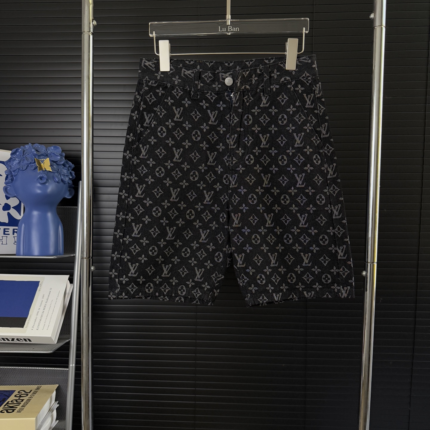 NO:431927,#673 (arrived on the same day, in stock) LV Louis Vuitton Jeans Slim-fitting tailoring Fabric with elastic Rewashing Color Super positive Rear pocket steel watermark pattern Color Picture Color Number M-XXL M Waist 72-84 Hips 104 Trousers length 48 L Waist 76-90 Hips 108 Trousers length 50 XL Waist 80-94 Hips 112 Trousers length 52 2XL Waist 86-105 Hips 116 Trousers length 54,,louis vuitton,louis vuitton,jeans,alexander wang19860909#673（当天到货 现货现配） LV路易威登 牛仔裤 修身剪裁 面料带弹力 重洗水 颜色超正 后口袋钢印水印图案 颜色图片色 码数M-XXL M腰围72-84臀围104裤长48 L 腰围76-90臀围108裤长50 XL 腰围80-94臀围112裤长52 2XL 腰围86-105 臀围116裤长54,,louis vuitton,louis vuitton,jeans,alexander wang,Men's clothing