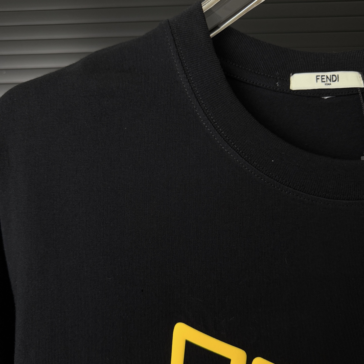 Fendi FENDI/芬迪植绒立体字母LOGO圆领短袖T恤