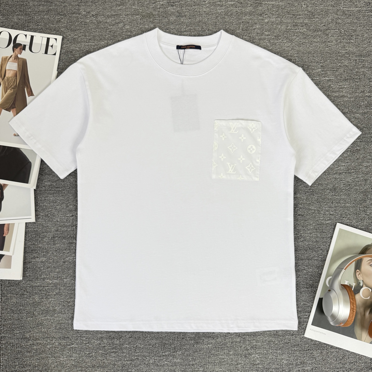 P85 A614 (Llegó el mismo día, disponible en stock) Louis Vuitton/Louis Vuitton Camiseta de manga corta con cuello redon…