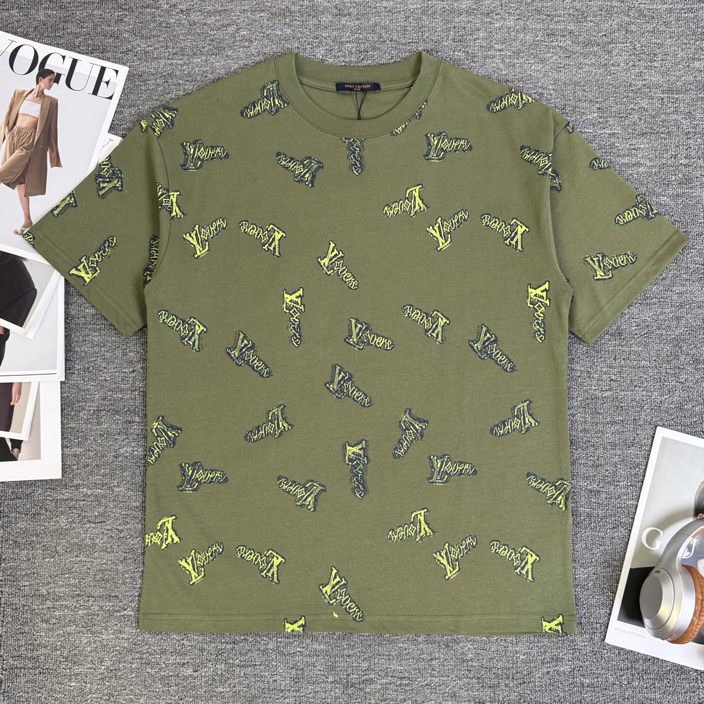 P90 A652 (Llegada el mismo día, stock disponible) Louis Vuitton/路易威登 Camiseta de cuello redondo de alta calidad de 320g…