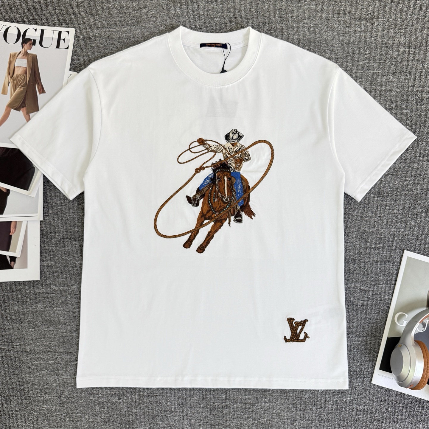 P95 A661 (Llegó el mismo día, disponible en stock) Louis Vuitton/Louis Vuitton Camiseta de manga corta con cuello redon…