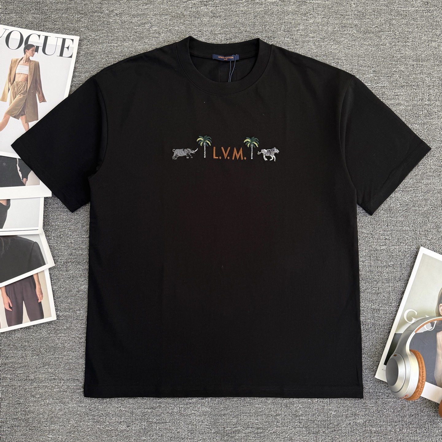 P85 A713 (Llegó el mismo día, disponible en stock) Louis Vuitton / Louis Vuitton Camiseta de manga corta con cuello red…