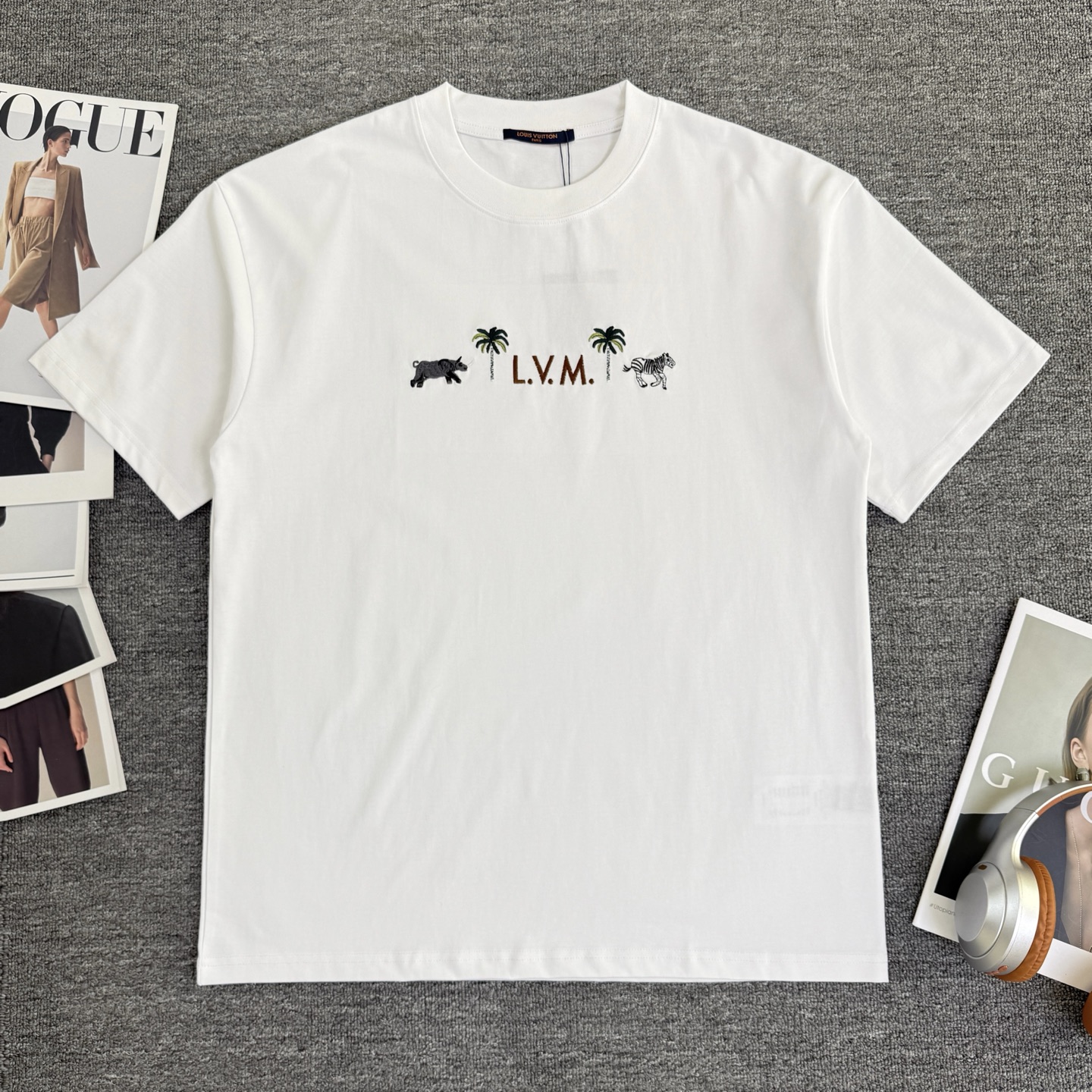 P85 A714 (Llegó el mismo día, disponible en stock) Louis Vuitton / Louis Vuitton Camiseta de manga corta con cuello red…