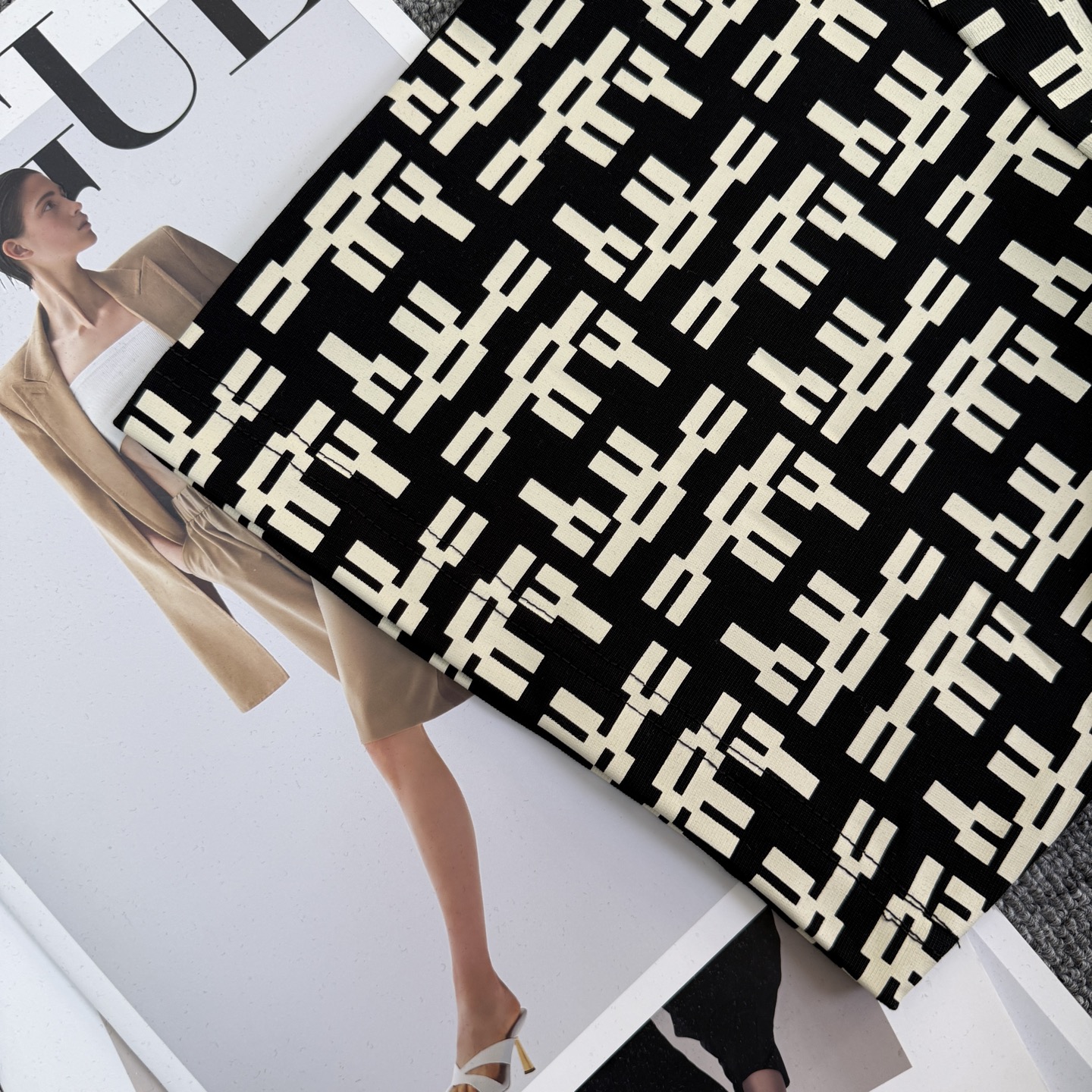Fendi FENDI/芬迪 高品质320克圆领短袖T恤