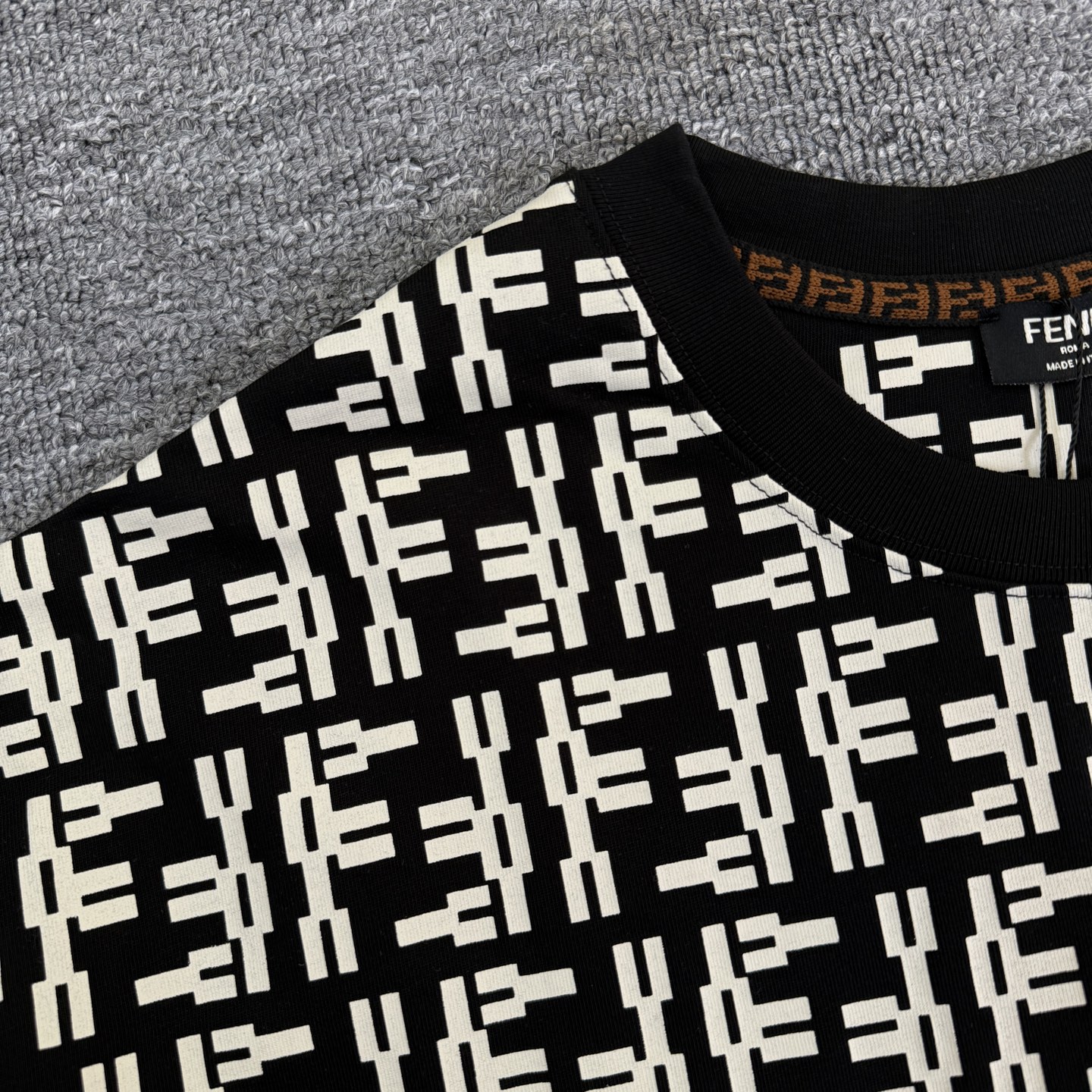 Fendi FENDI/芬迪 高品质320克圆领短袖T恤
