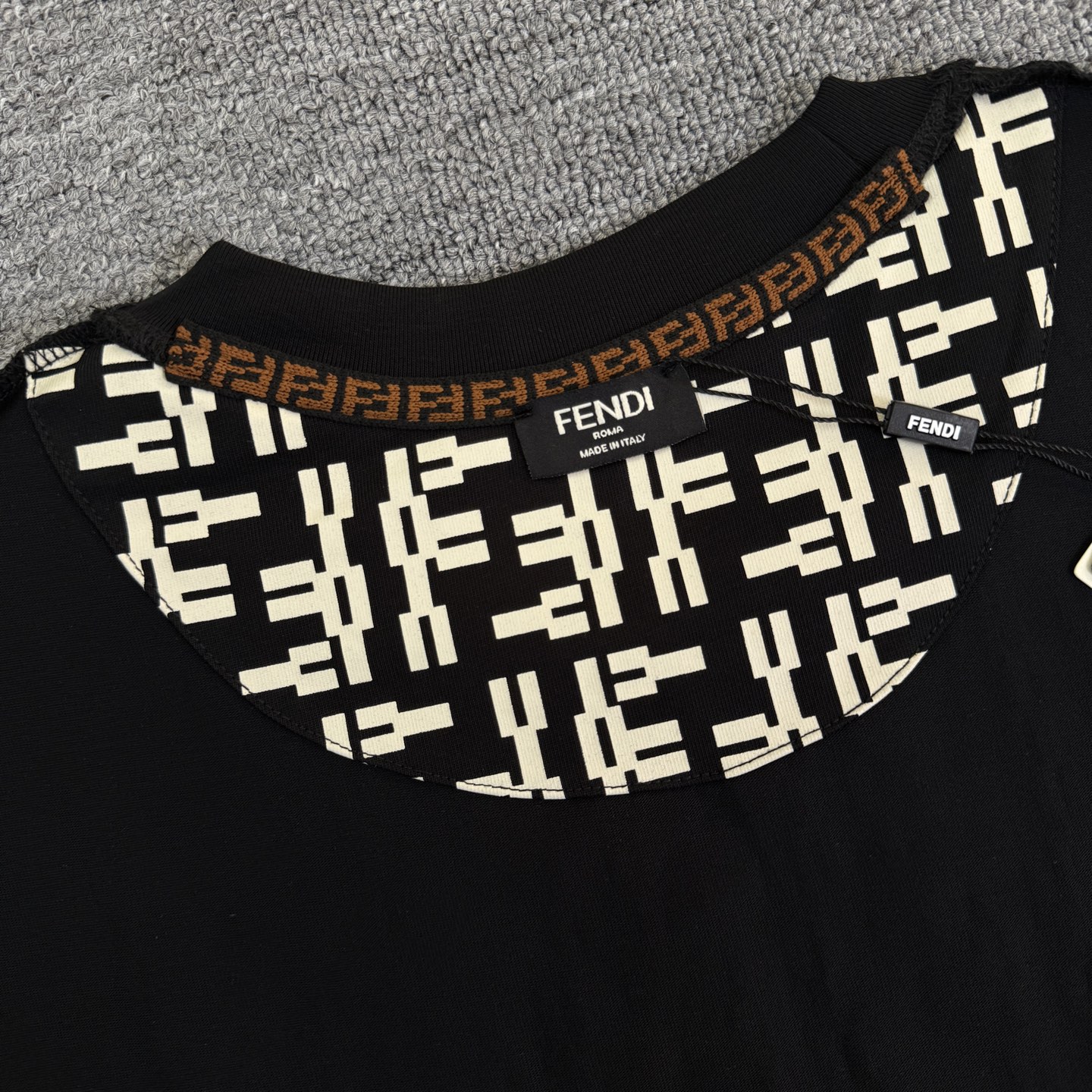 Fendi FENDI/芬迪 高品质320克圆领短袖T恤