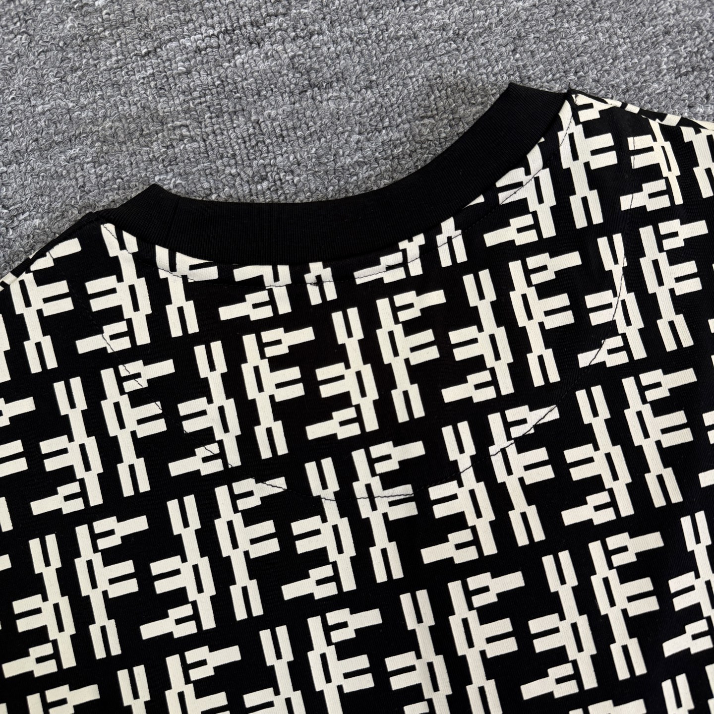 Fendi FENDI/芬迪 高品质320克圆领短袖T恤