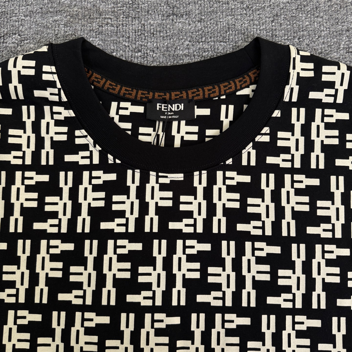 Fendi FENDI/芬迪 高品质320克圆领短袖T恤