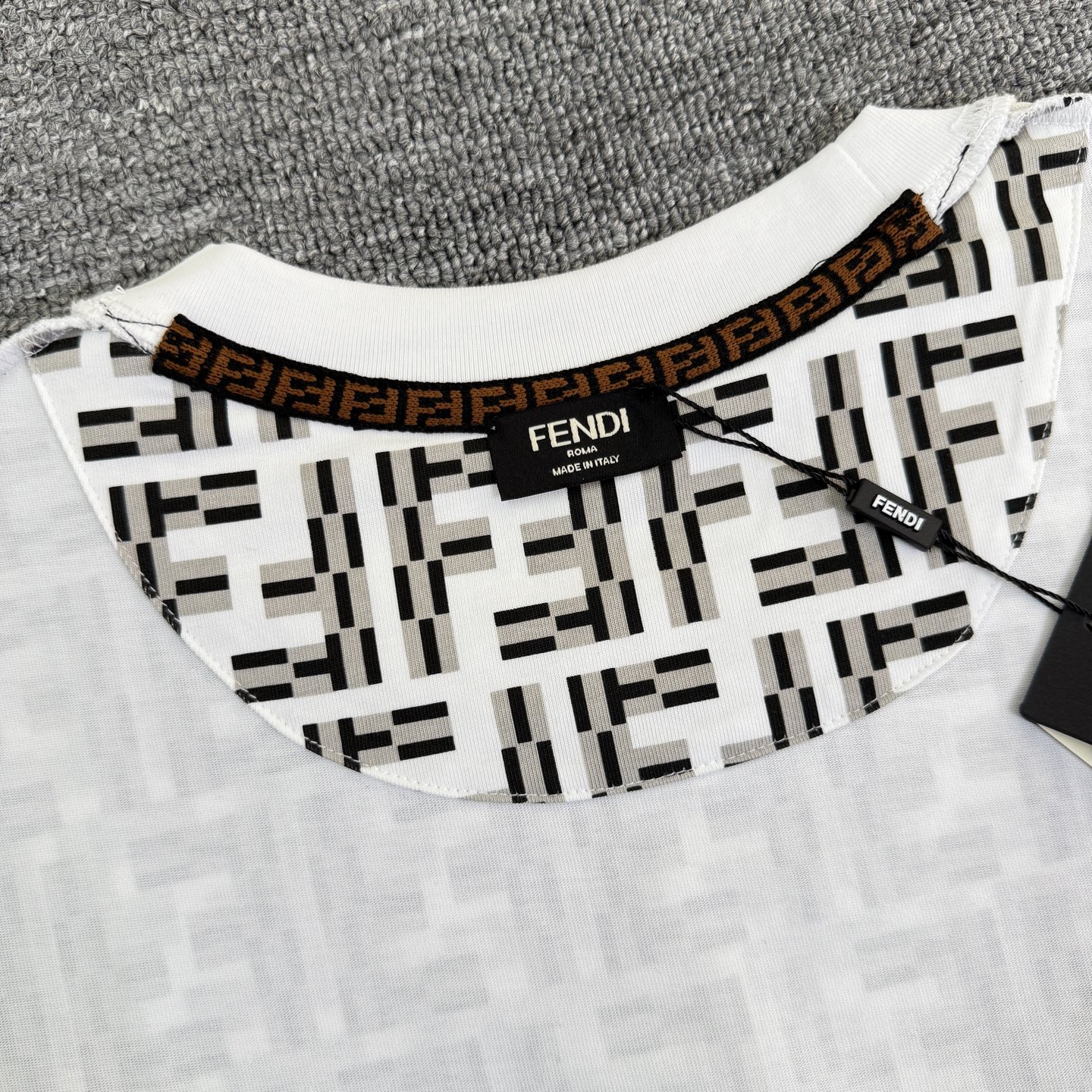 Fendi FENDI/芬迪 高品质320克圆领短袖T恤