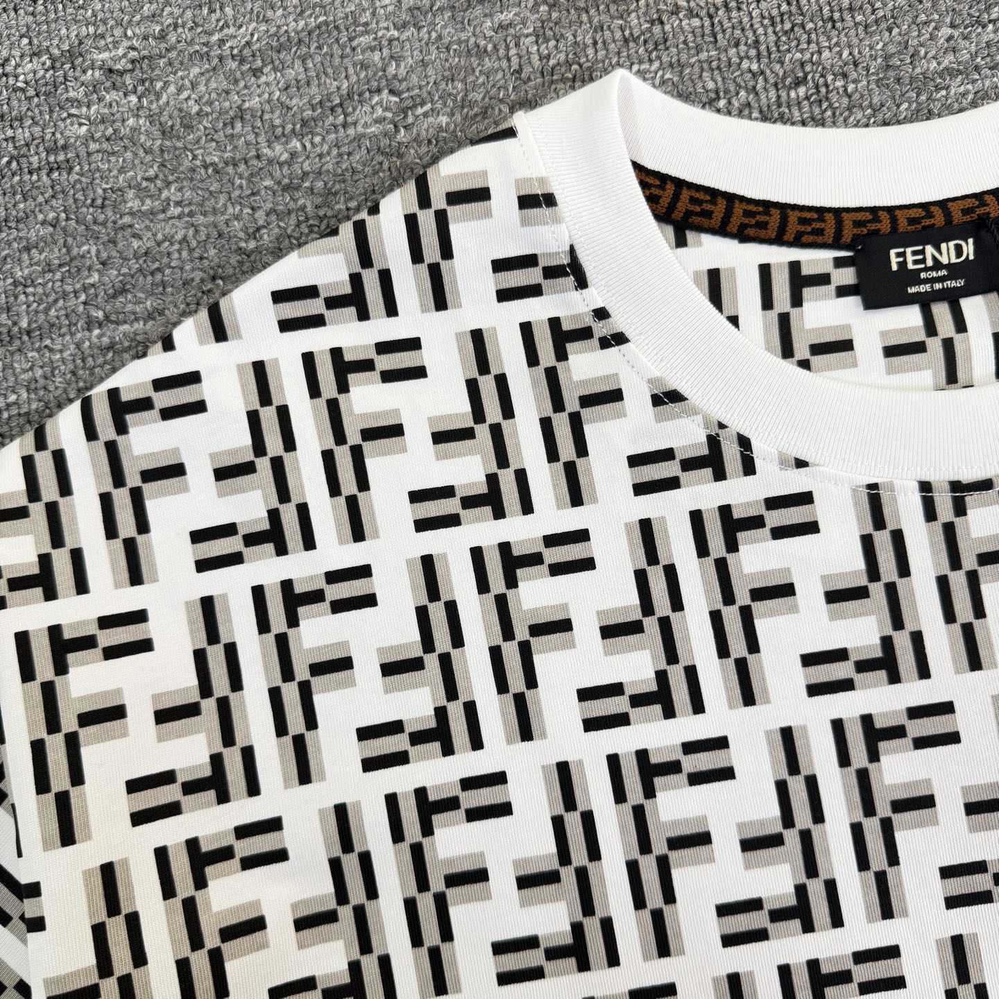 Fendi FENDI/芬迪 高品质320克圆领短袖T恤