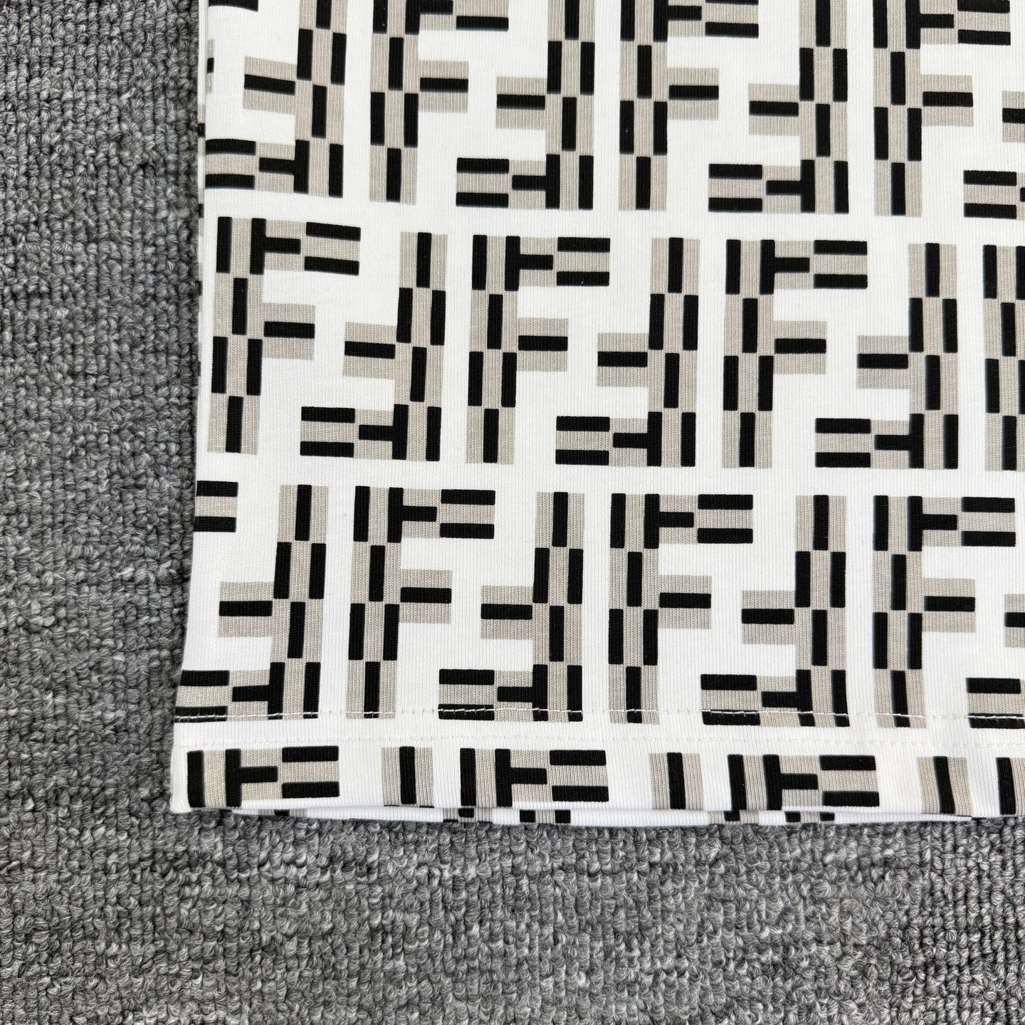 Fendi FENDI/芬迪 高品质320克圆领短袖T恤