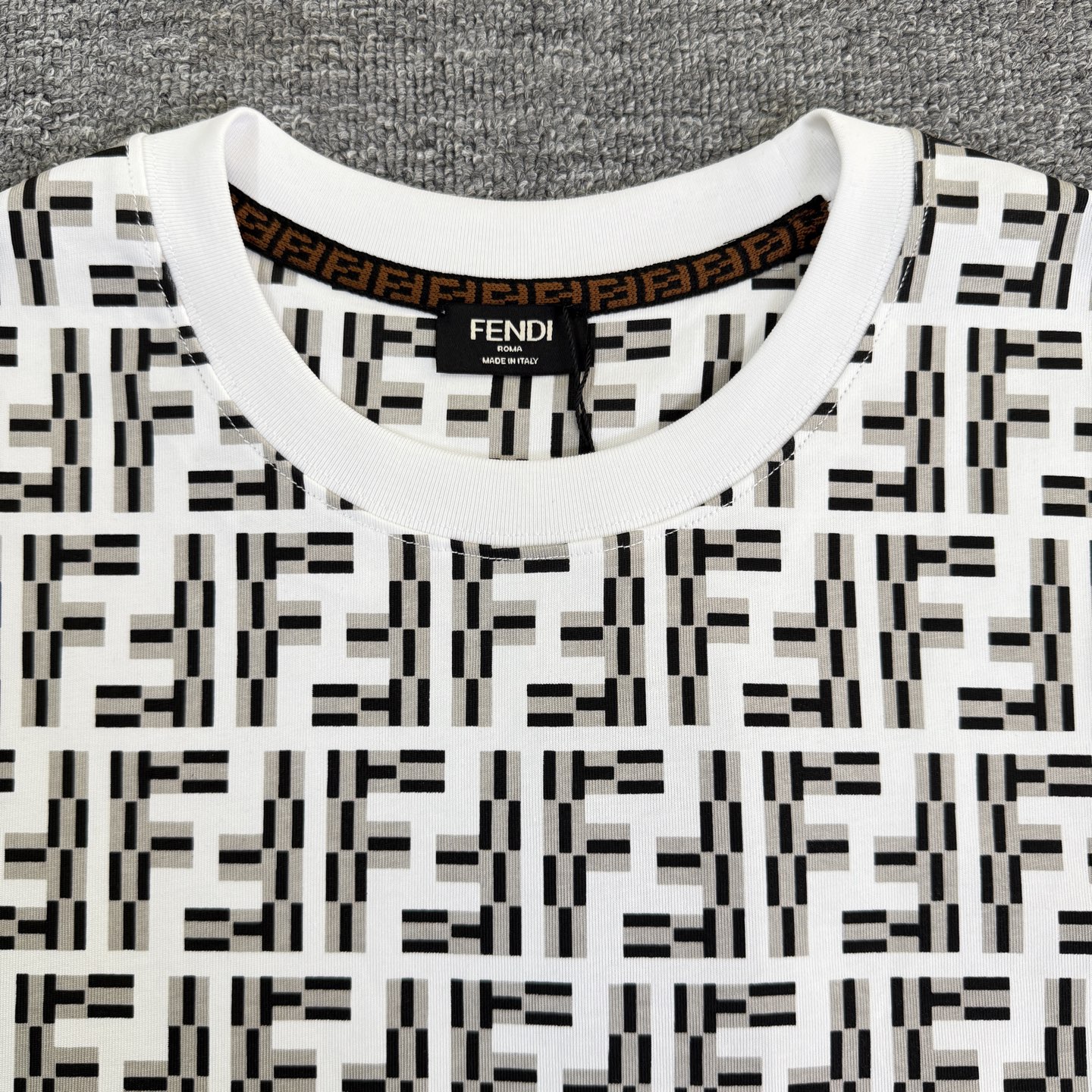 Fendi FENDI/芬迪 高品质320克圆领短袖T恤