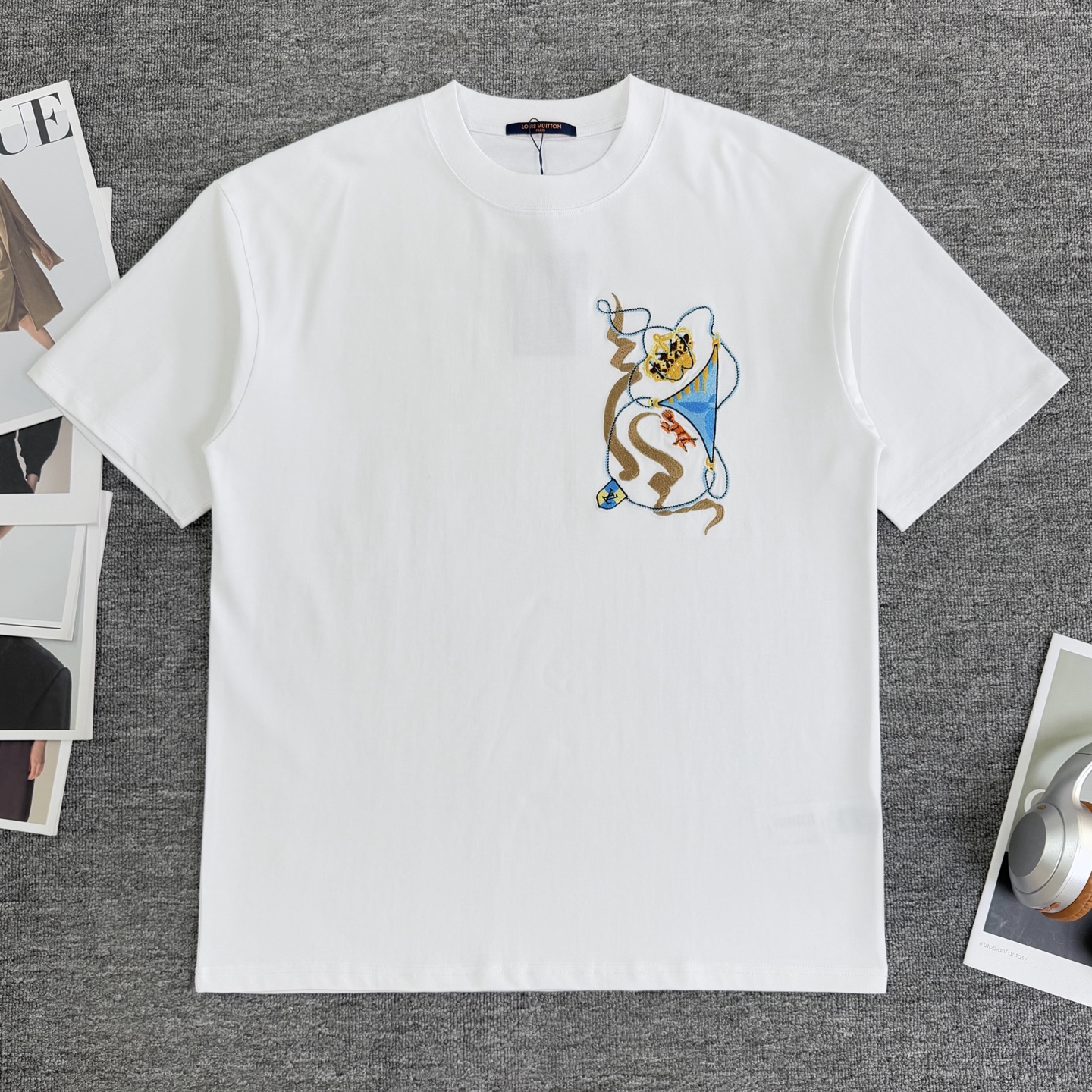 P85 A820 (Llegó el mismo día, disponible en stock) Louis Vuitton / Louis Vuitton Camiseta de manga corta con cuello red…