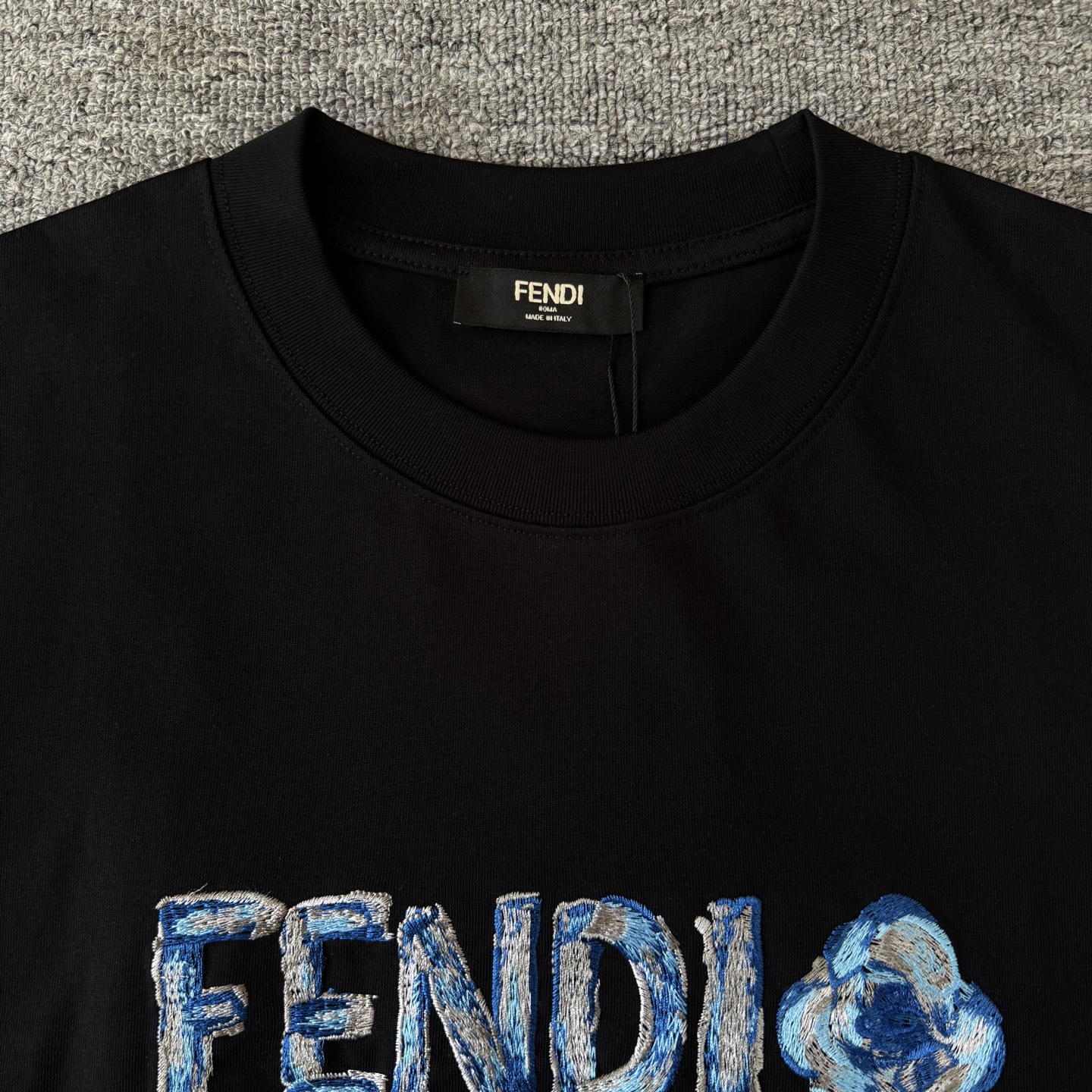 Fendi FENDI/芬迪 高品质320克圆领短袖T恤