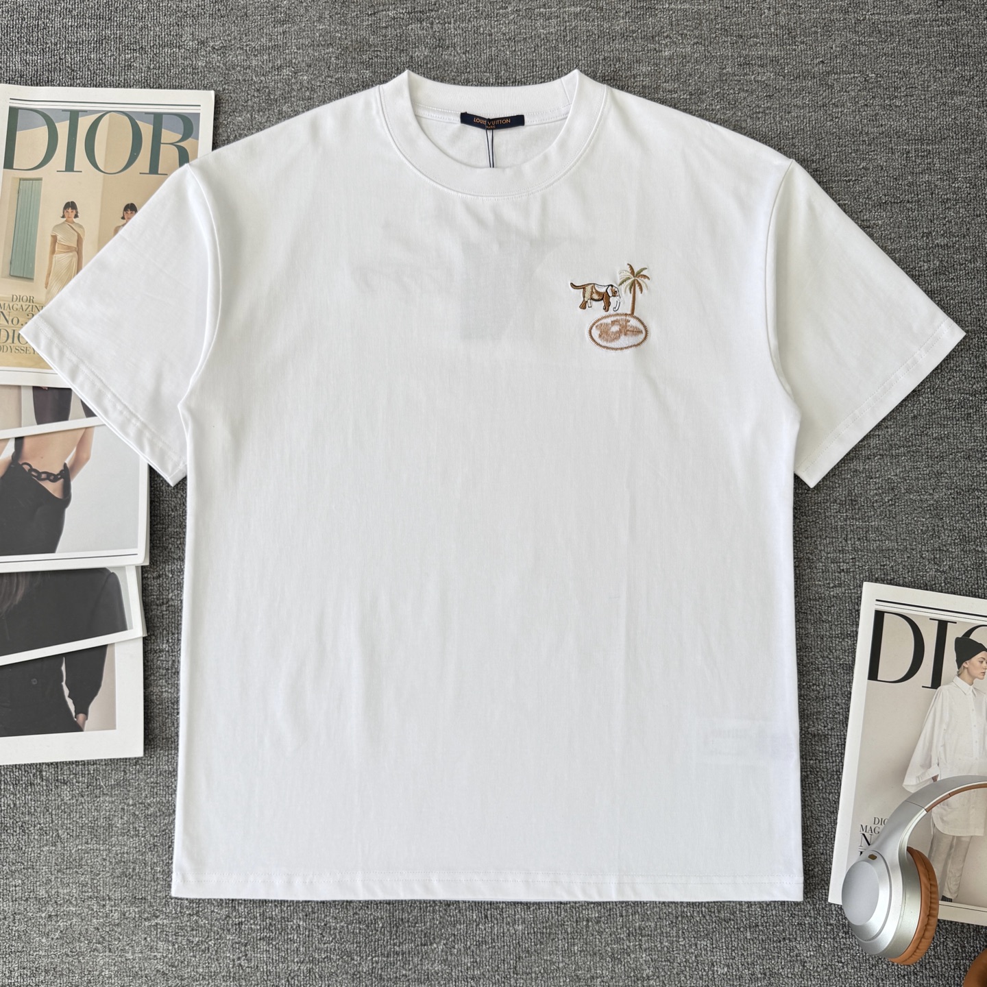 P90 A899 (Llegó el mismo día, disponible en stock) Louis Vuitton/Louis Vuitton Camiseta de manga corta con cuello redon…