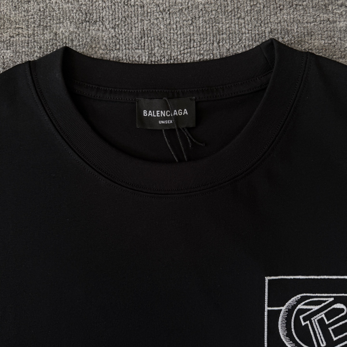 Balenciaga BALENCIAGA/巴黎世家 高品质320克圆领短袖T恤 品牌 胸前刺绣口袋袖子刺绣字母LOGO